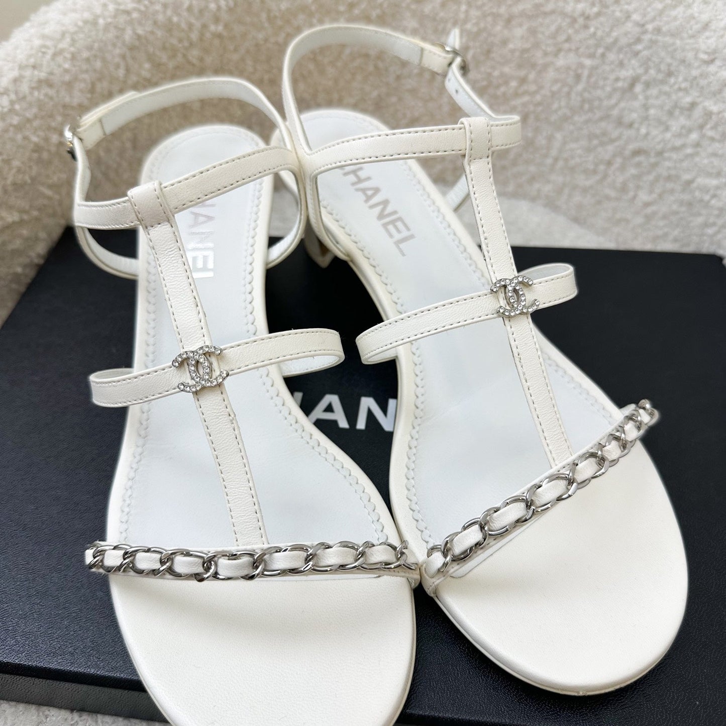 GLM-Heeled Sandals in White Size 38C