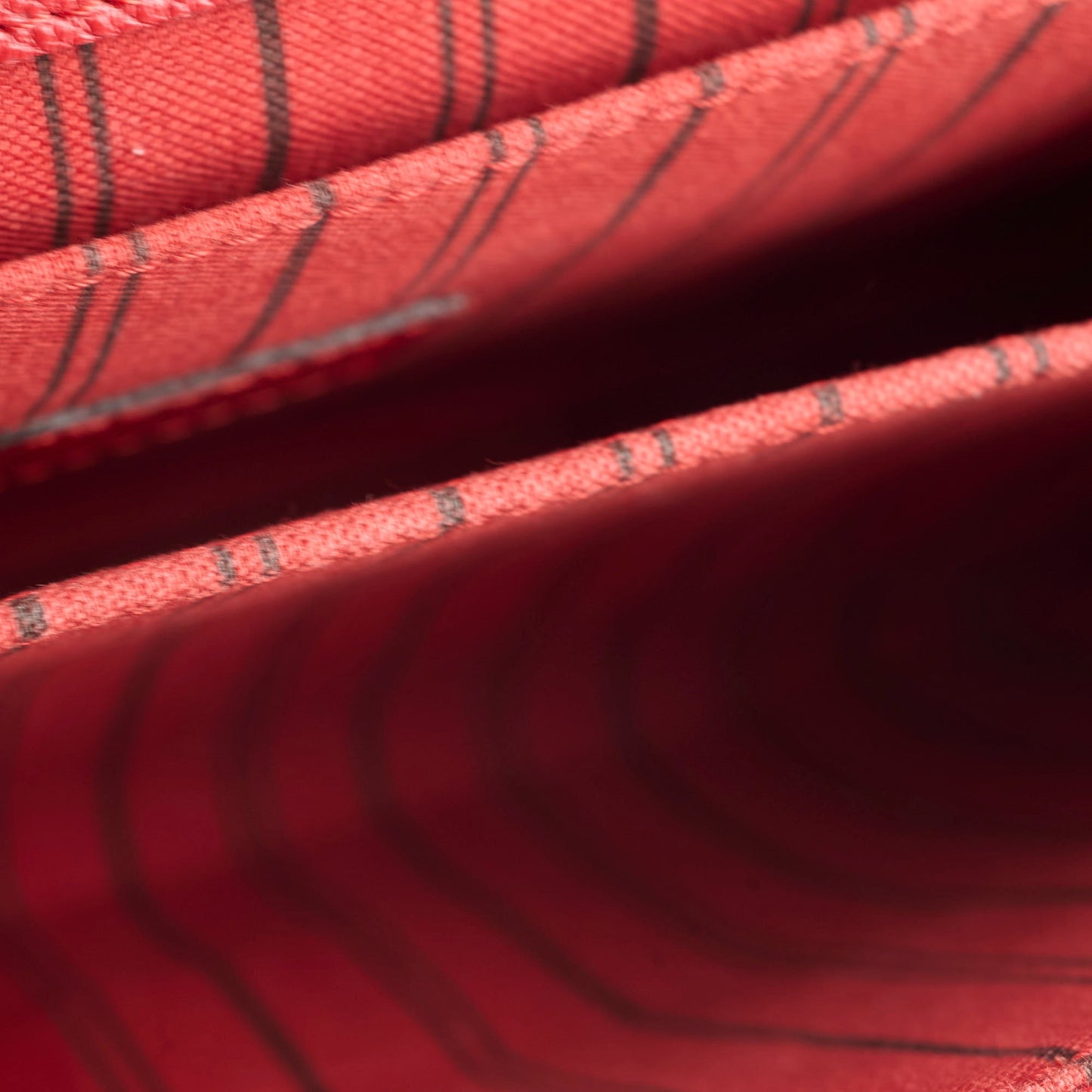 Louis Vuitton Metis Pochette Empreinte Red