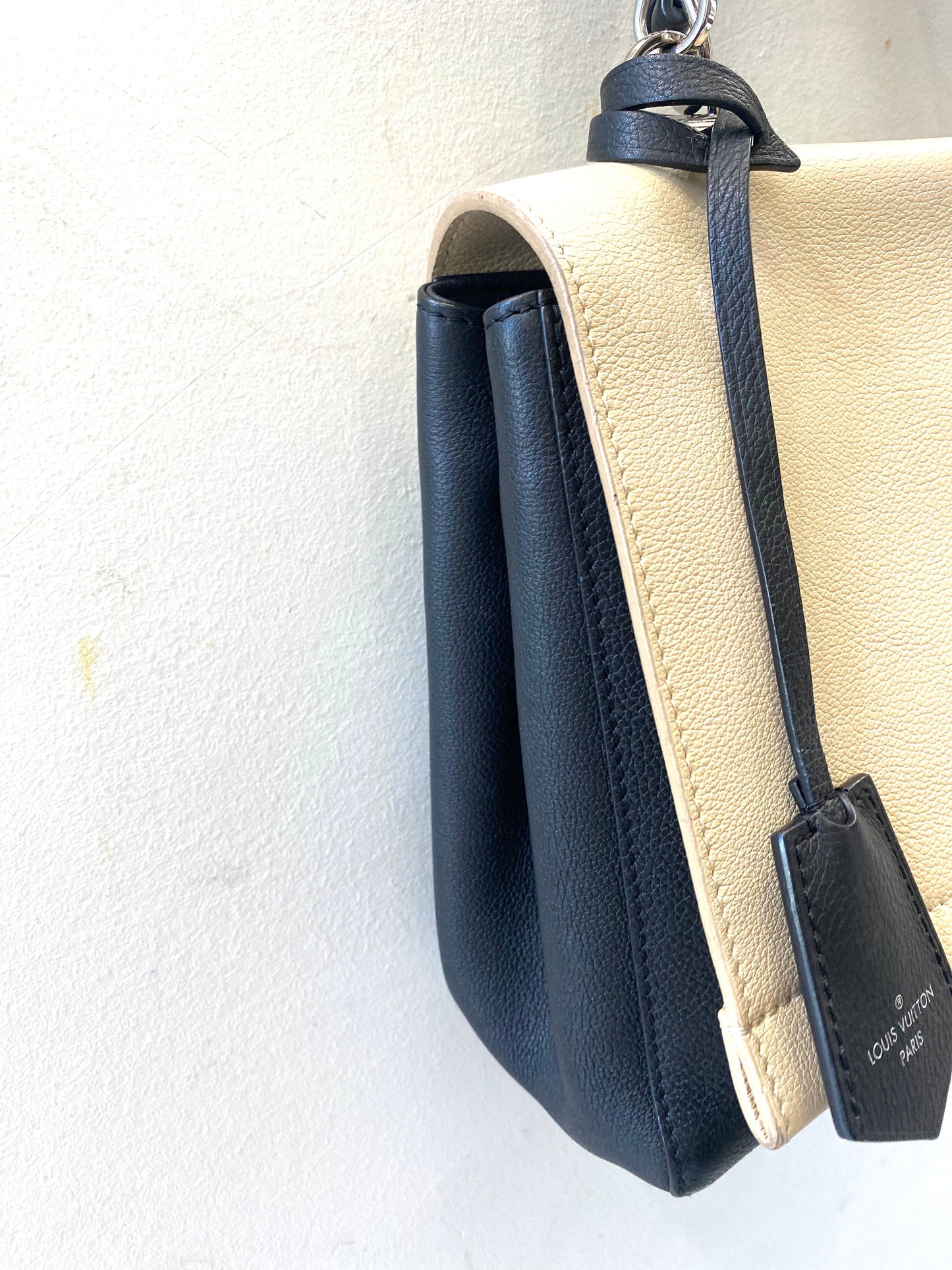 LOUIS VUITTON CALFSKIN LEATHER LOCKME II BAG