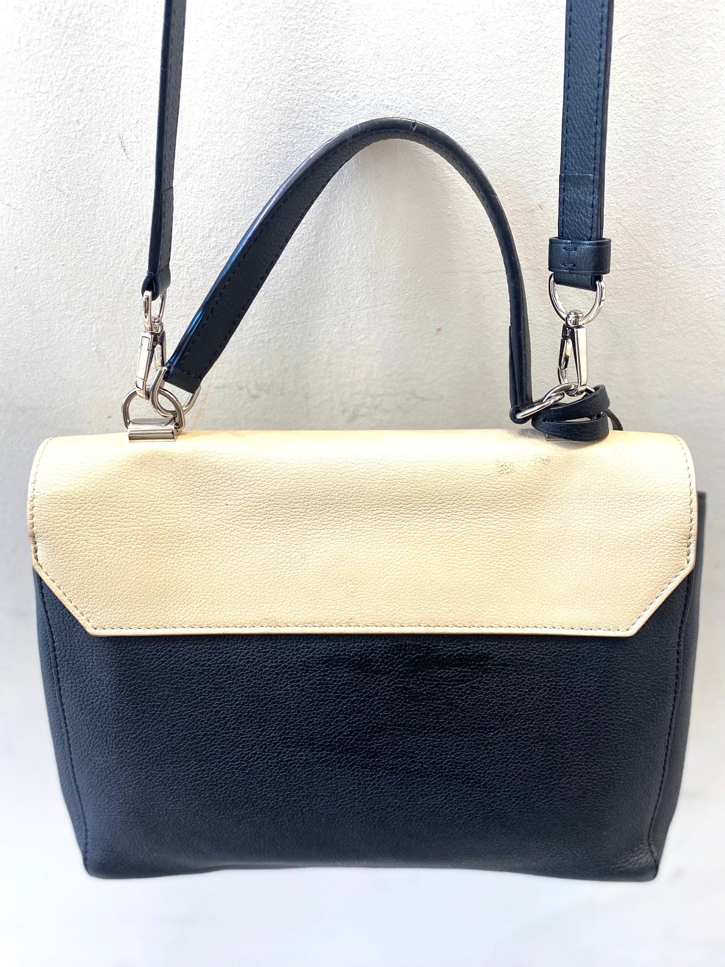 LOUIS VUITTON CALFSKIN LEATHER LOCKME II BAG