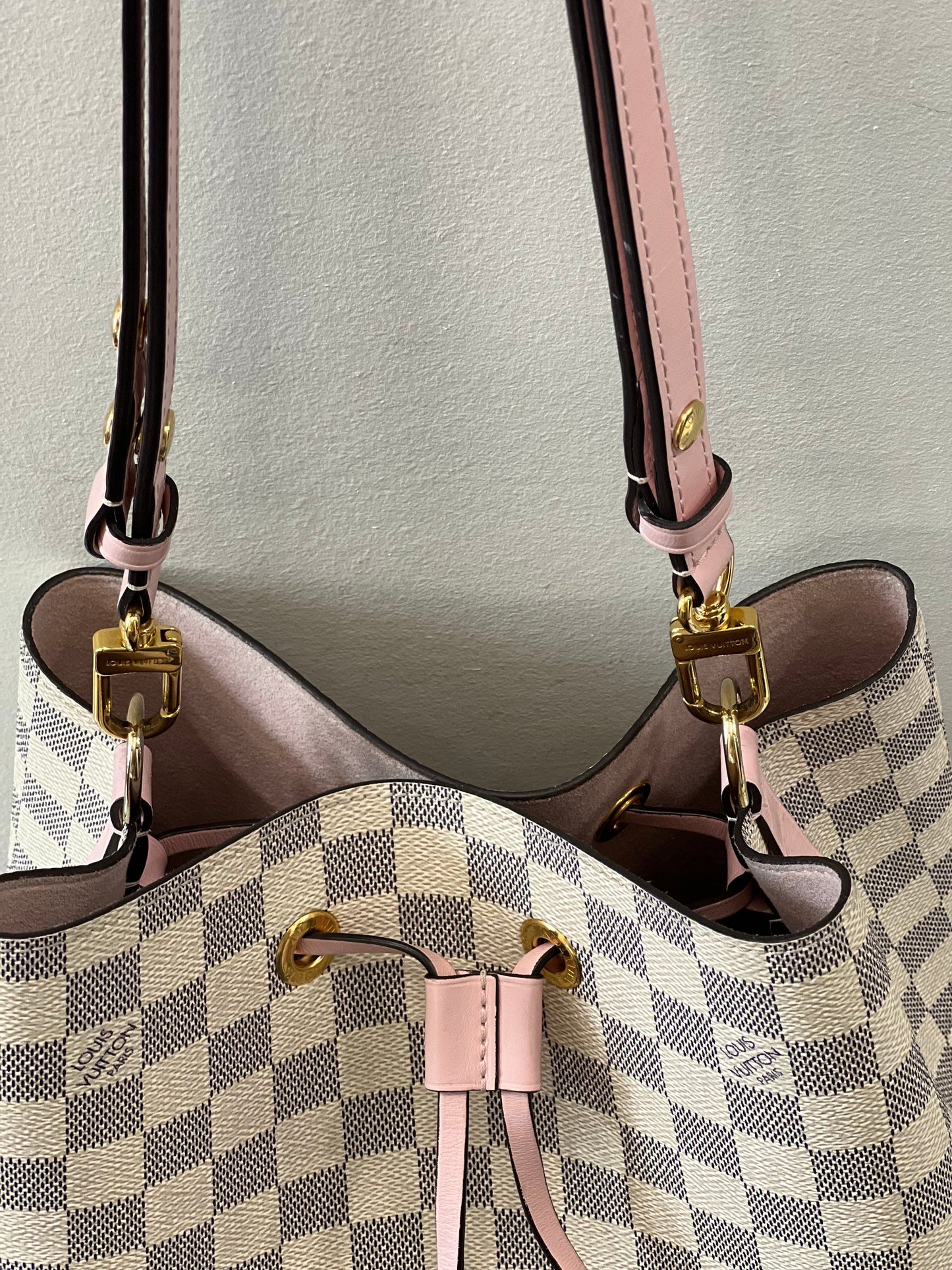 LOUIS VUITTON DAMIER AZUR NEONOE MM EAU DE ROSE