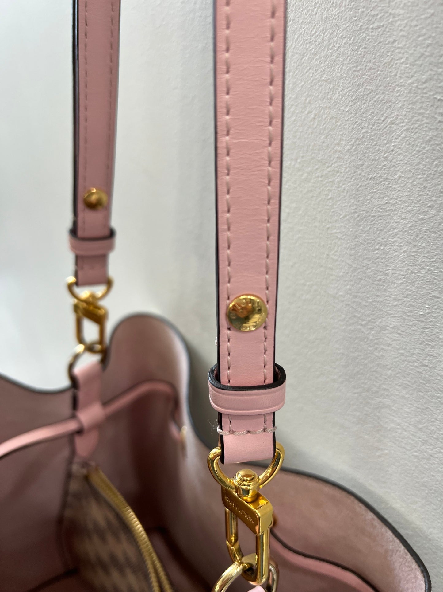 LOUIS VUITTON DAMIER AZUR NEONOE MM EAU DE ROSE