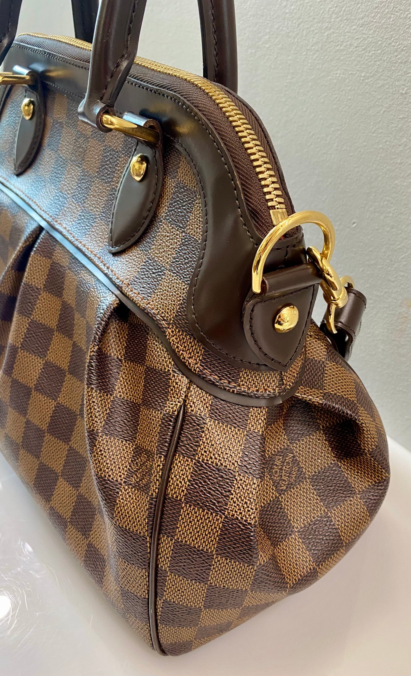 LOUIS VUITTON DAMIER EBENE TREVI PM SATCHEL BAG