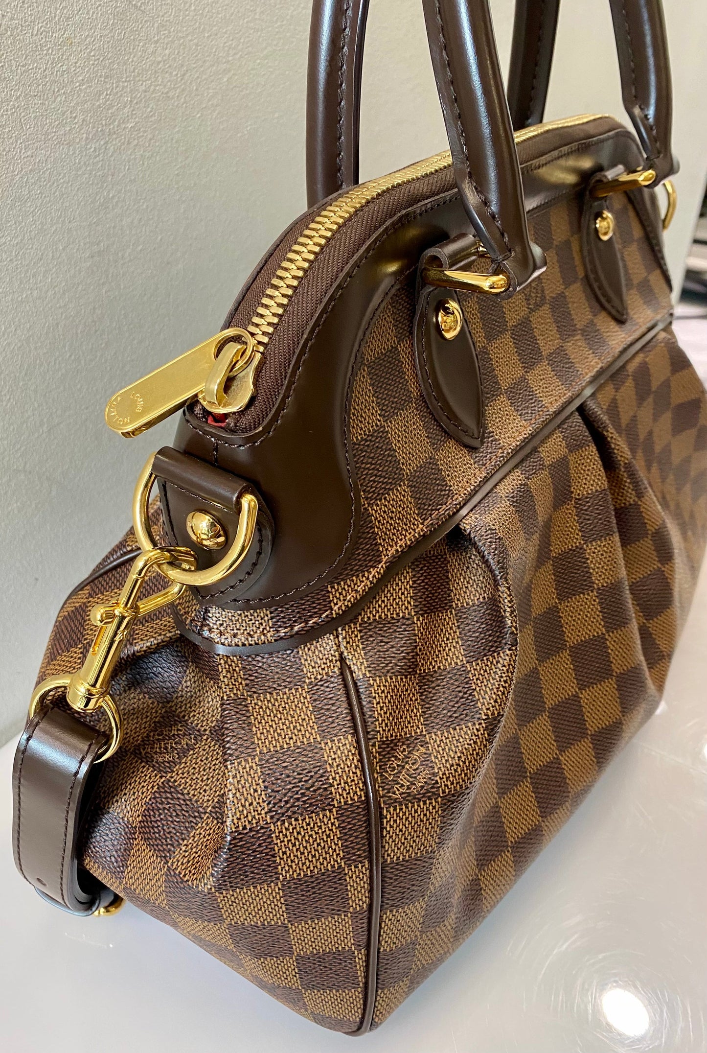 LOUIS VUITTON DAMIER EBENE TREVI PM SATCHEL BAG