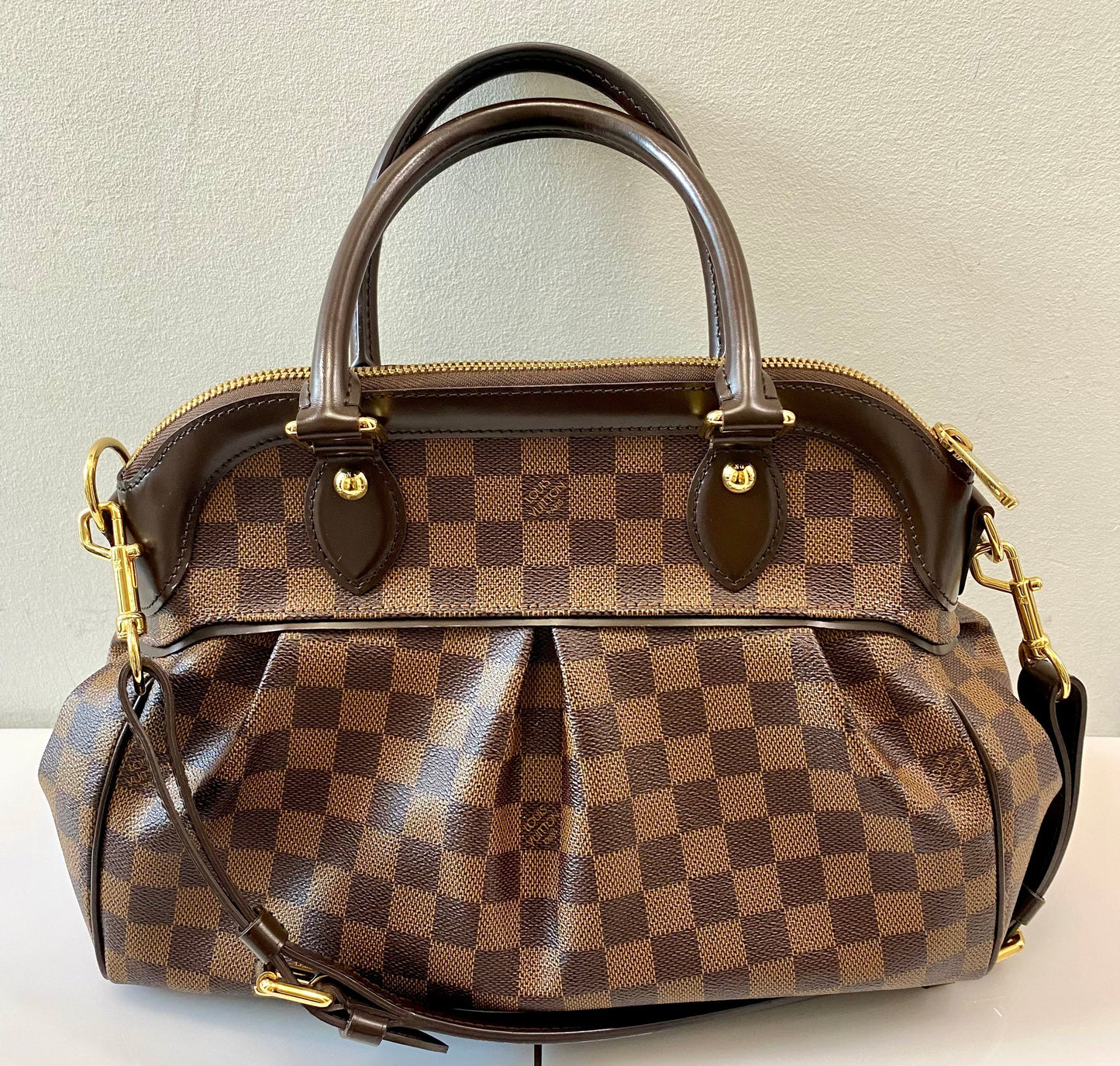 LOUIS VUITTON DAMIER EBENE TREVI PM SATCHEL BAG