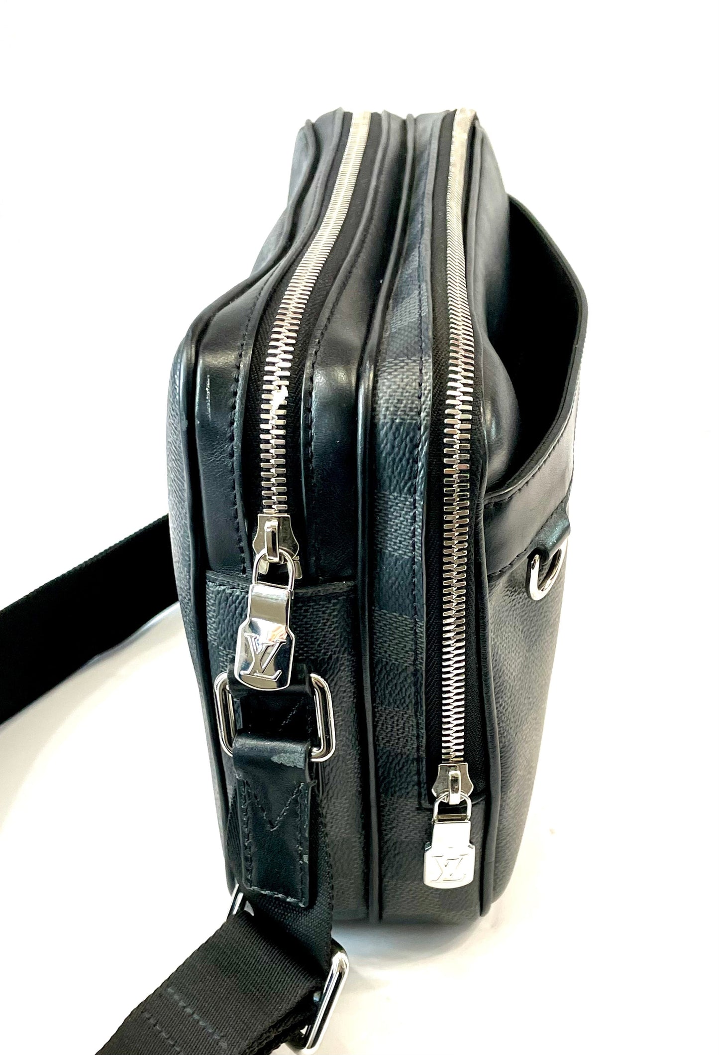 LOUIS VUITTON DAMIER GRAPHITE TROCADERO PM MESSENGER BAG