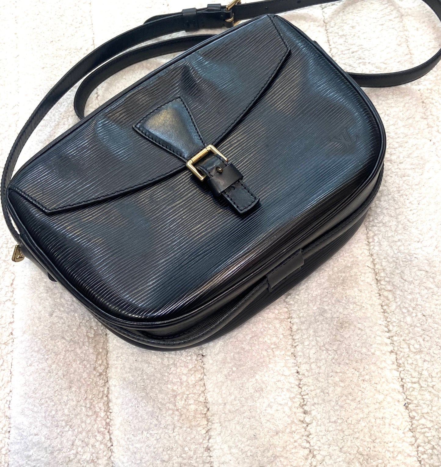 LOUIS VUITTON EPI LEATHER JEUNE FILLE CROSSBODY BAG