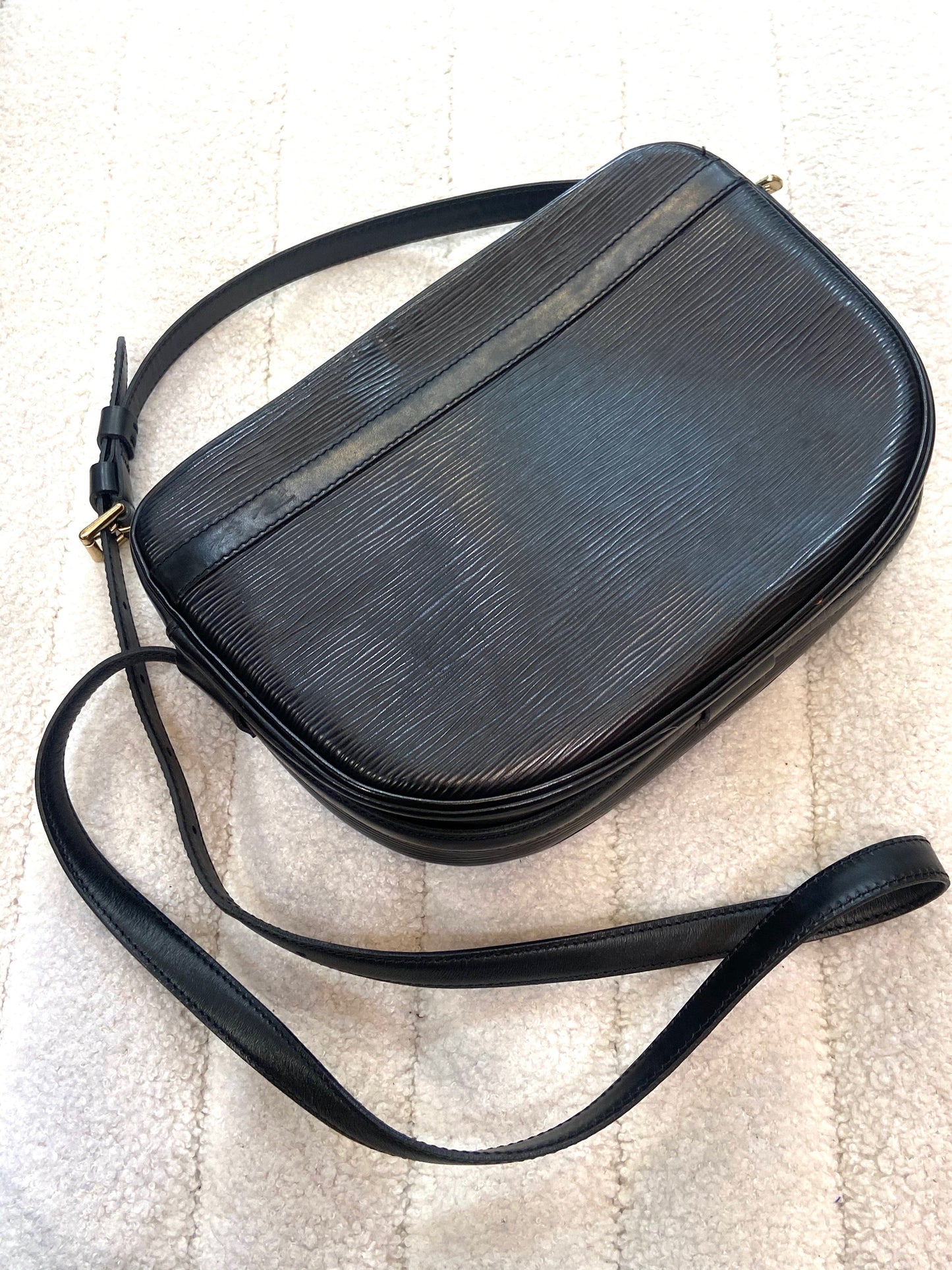 LOUIS VUITTON EPI LEATHER JEUNE FILLE CROSSBODY BAG