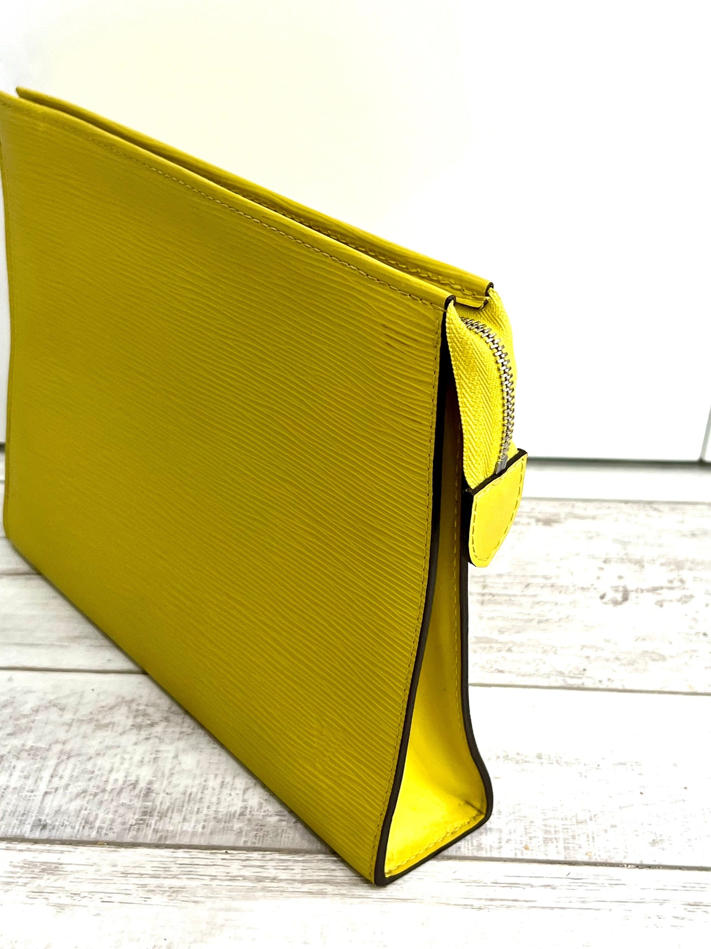 LOUIS VUITTON EPI LEATHER TOILETRY POUCH