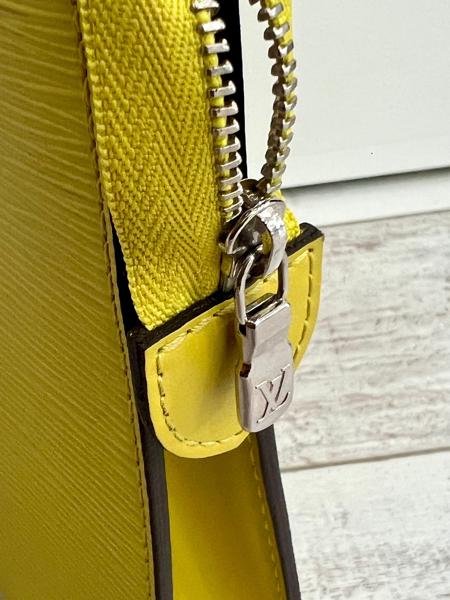 LOUIS VUITTON EPI LEATHER TOILETRY POUCH