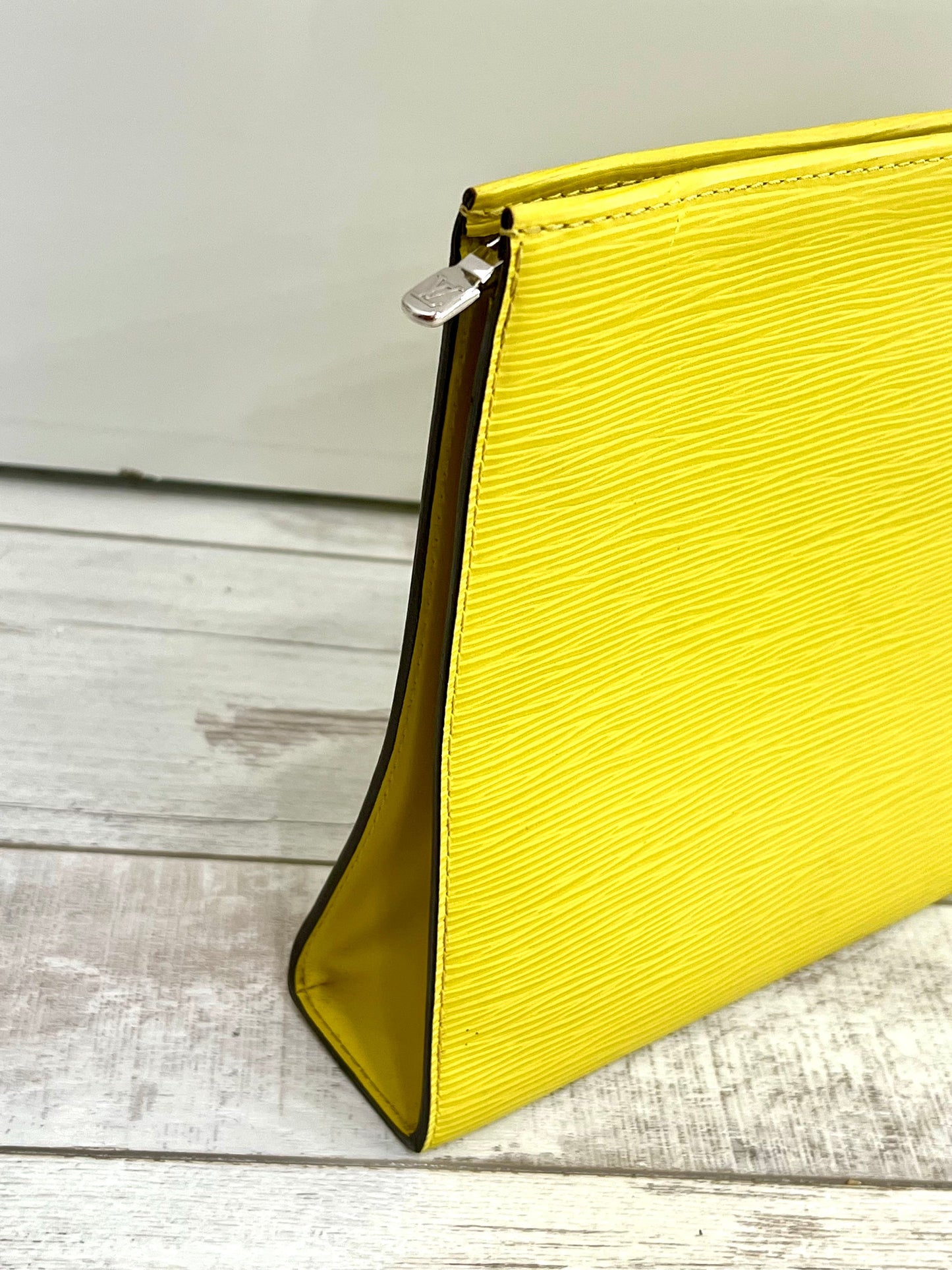 LOUIS VUITTON EPI LEATHER TOILETRY POUCH