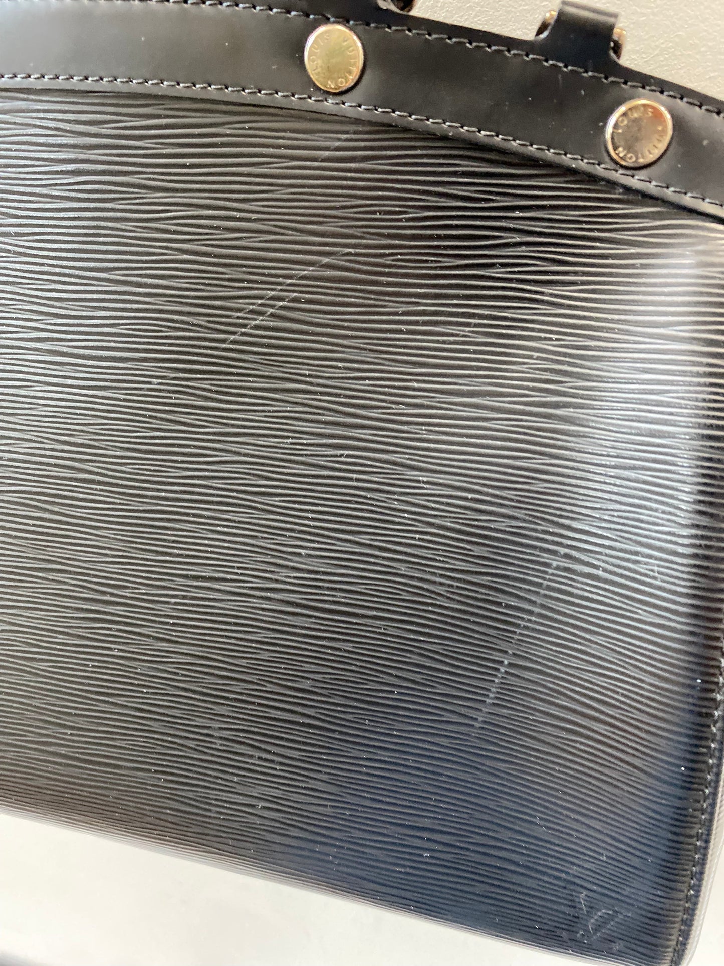LOUIS VUITTON EPI LEATHER BREA MM BAG