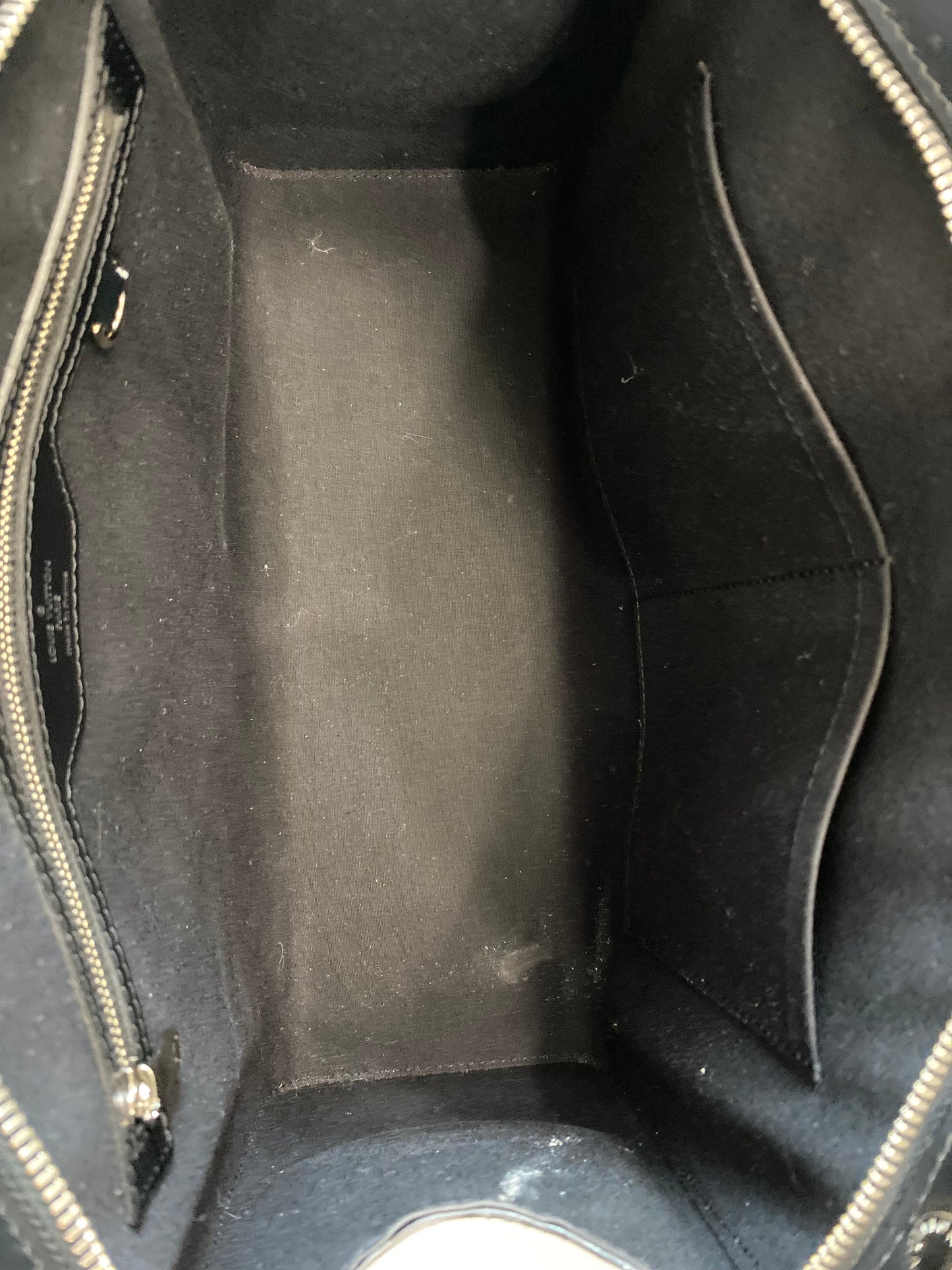 LOUIS VUITTON EPI LEATHER BREA MM BAG
