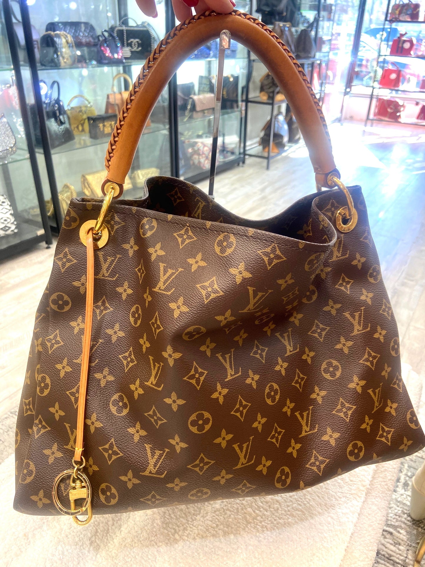 LOUIS VUITTON MONOGRAM ARTSY MM SHOULDER BAG