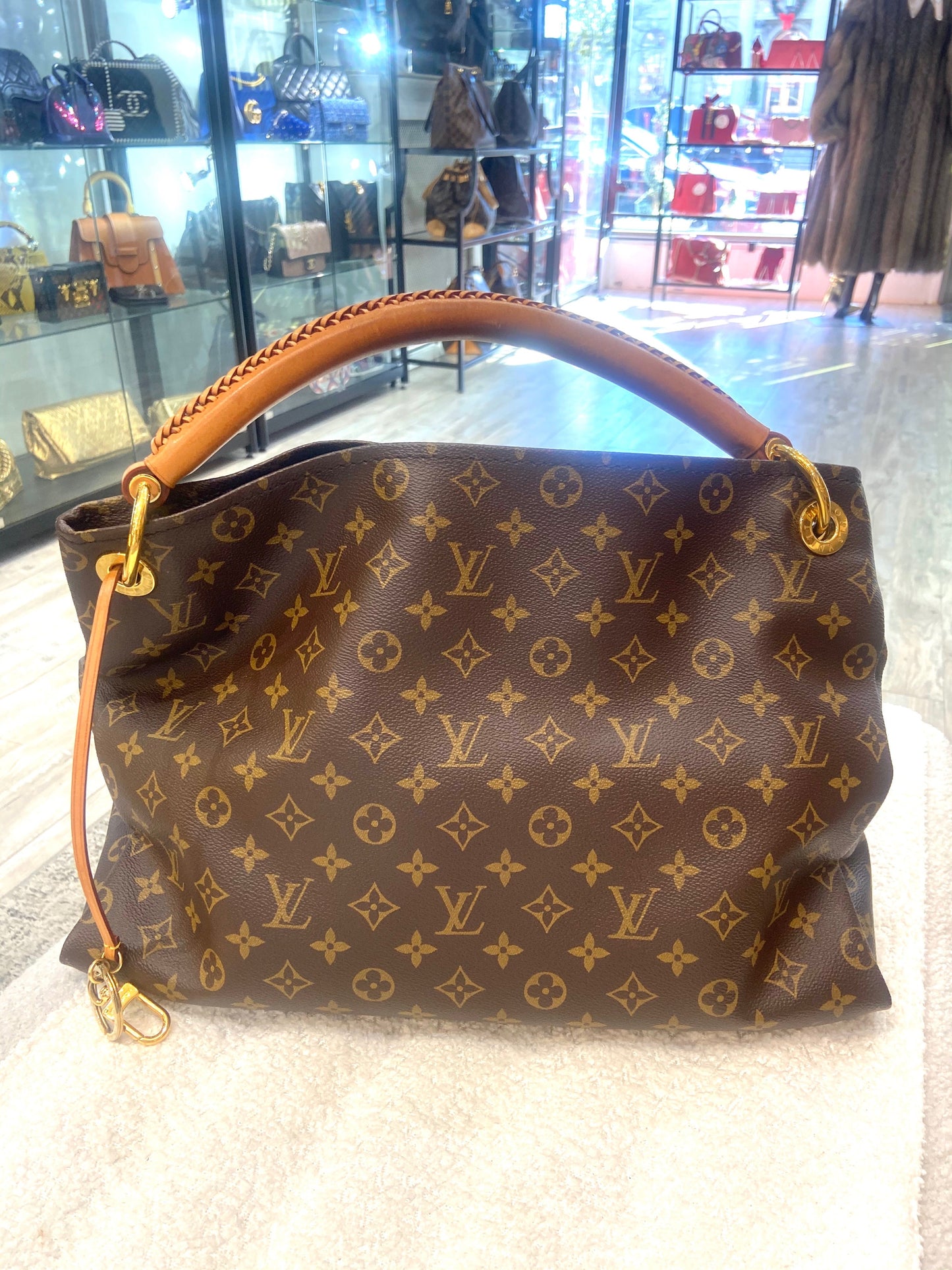 LOUIS VUITTON MONOGRAM ARTSY MM SHOULDER BAG