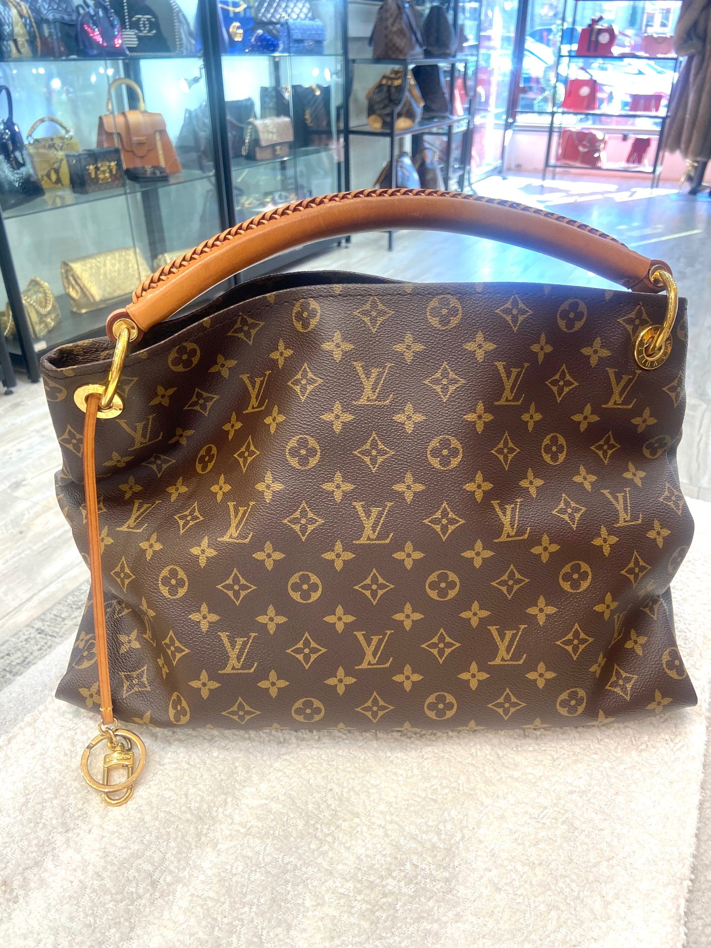 LOUIS VUITTON MONOGRAM ARTSY MM SHOULDER BAG