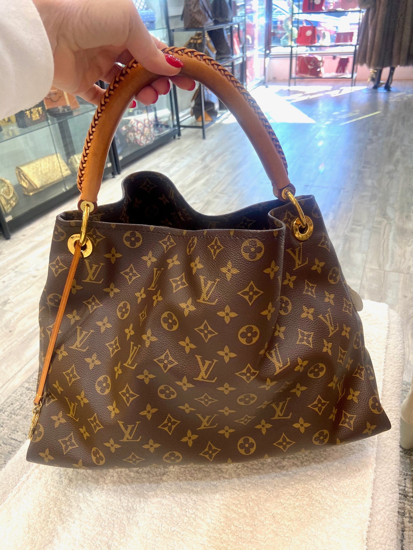 LOUIS VUITTON MONOGRAM ARTSY MM SHOULDER BAG