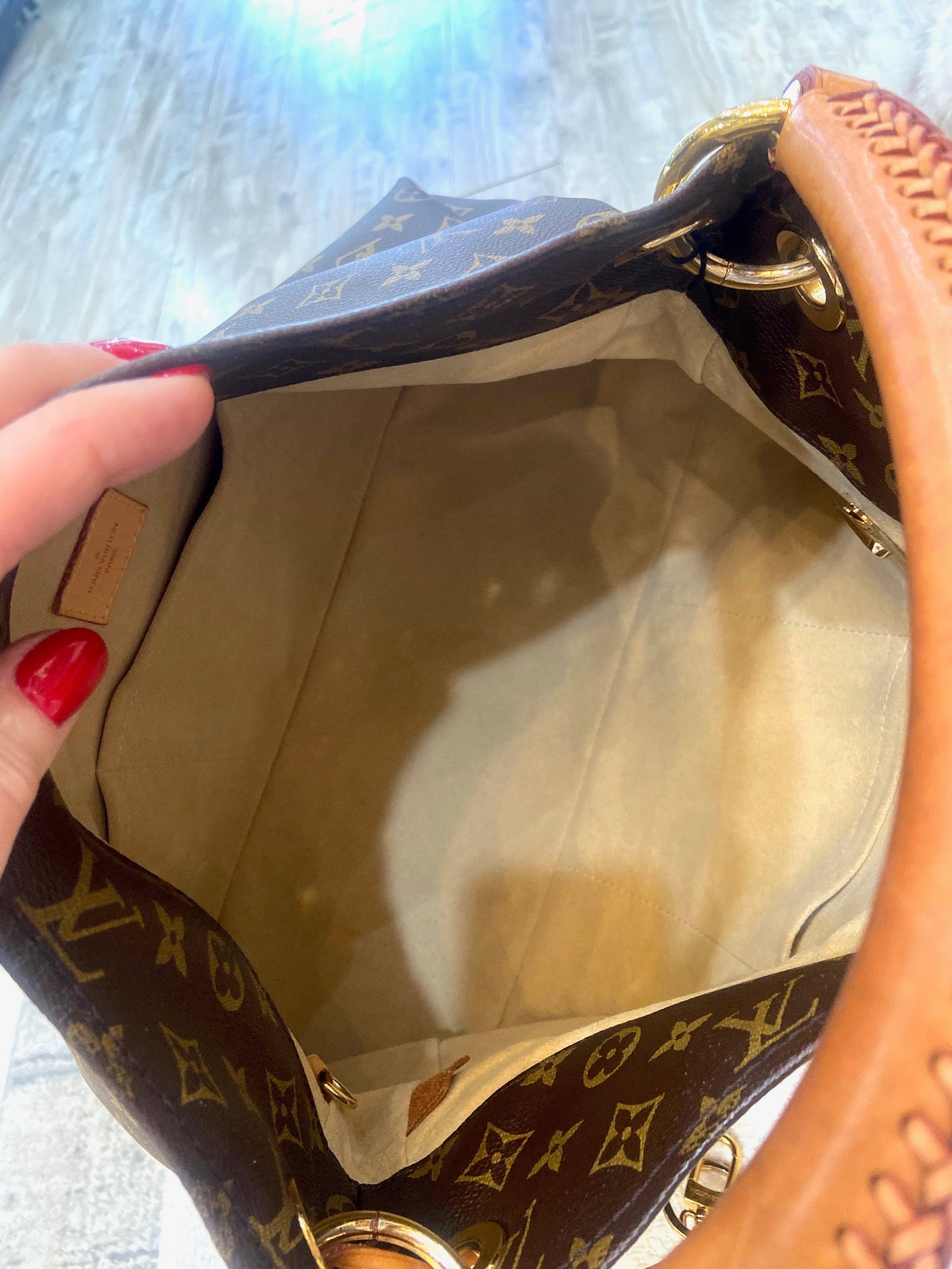 LOUIS VUITTON MONOGRAM ARTSY MM SHOULDER BAG