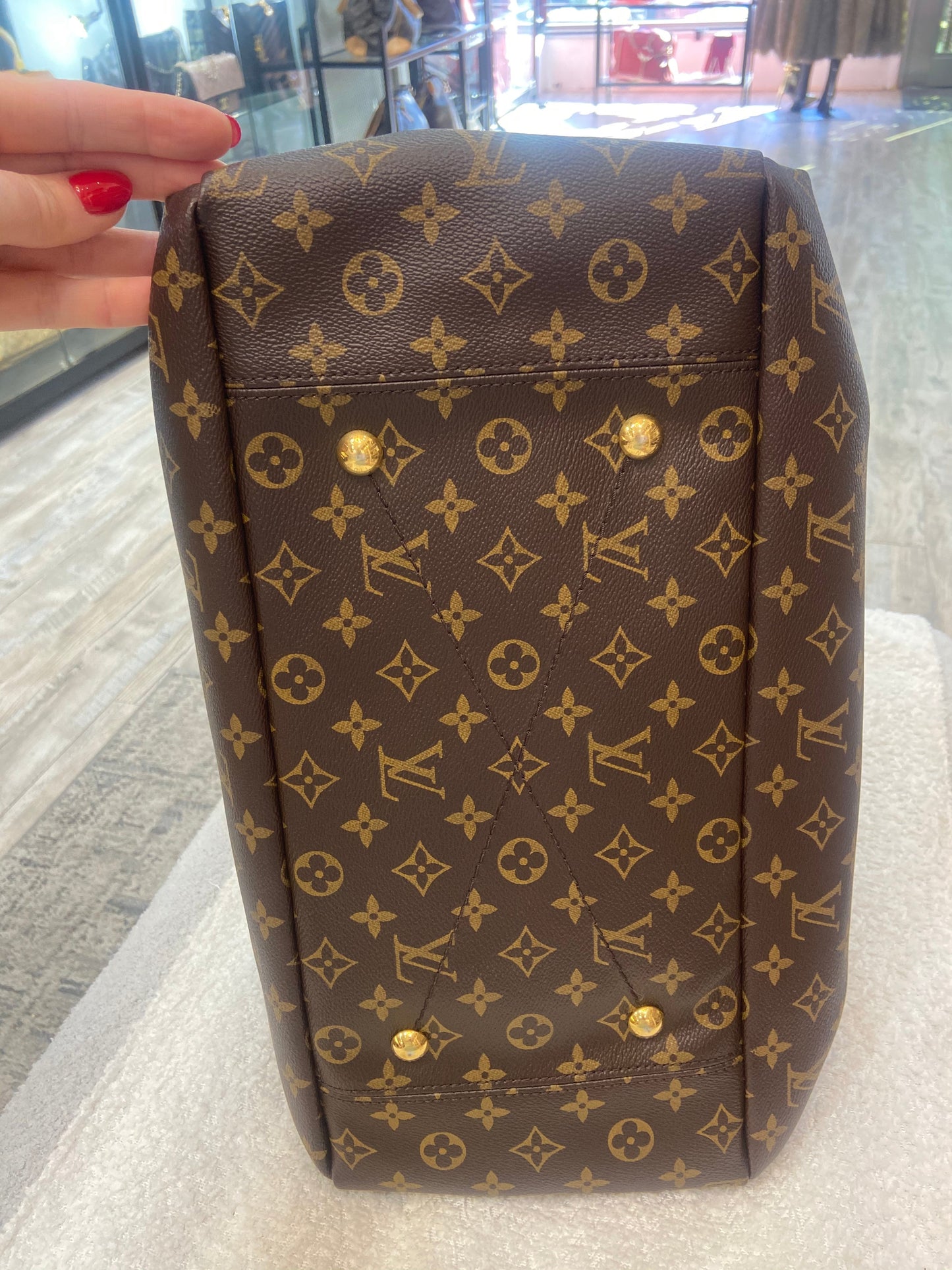 LOUIS VUITTON MONOGRAM ARTSY MM SHOULDER BAG