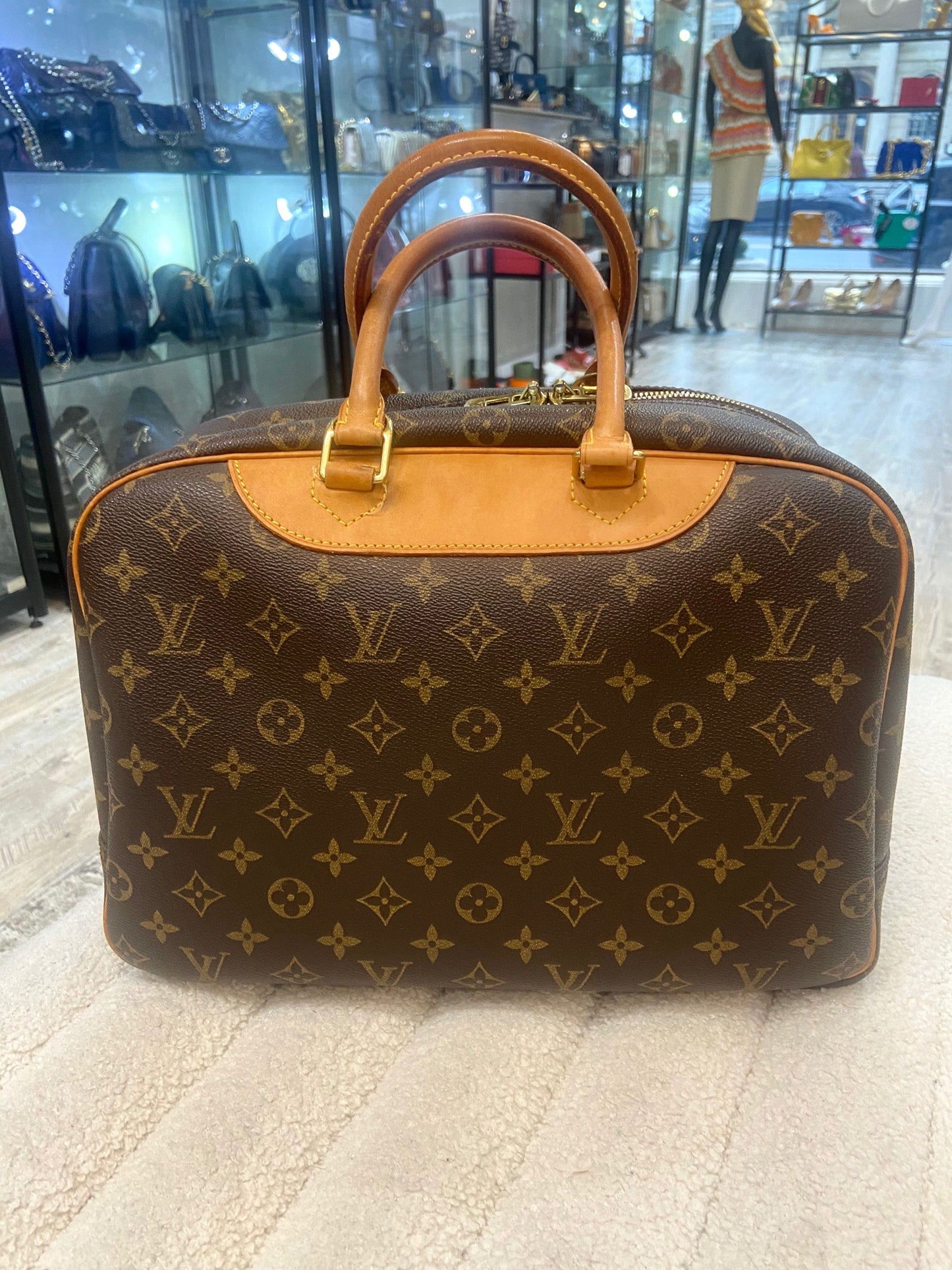 LOUIS VUITTON MONOGRAM DEAUVILLE HANDBAG