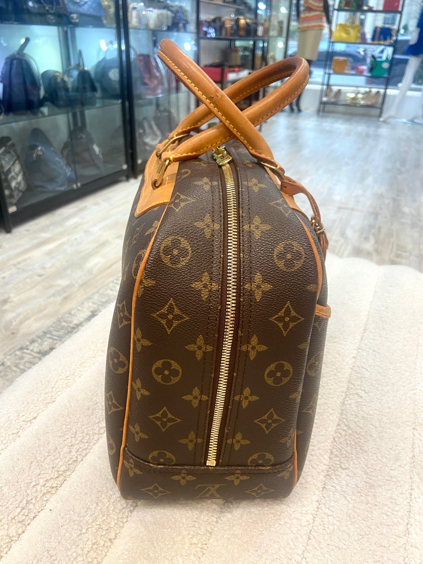 LOUIS VUITTON MONOGRAM DEAUVILLE HANDBAG