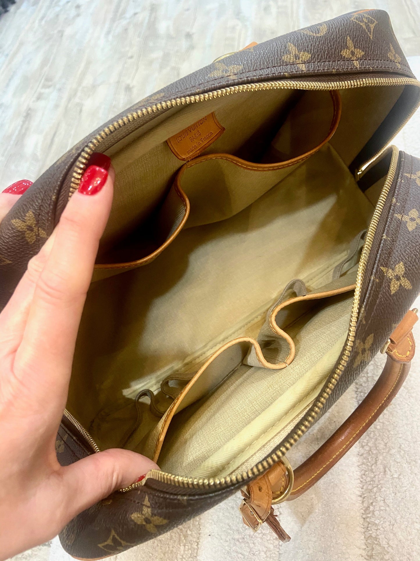 LOUIS VUITTON MONOGRAM DEAUVILLE HANDBAG