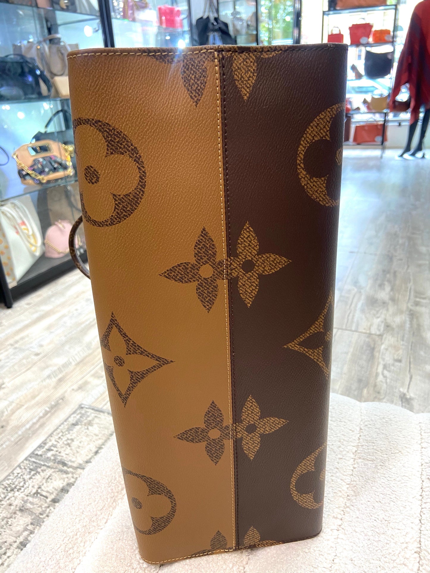 LOUIS VUITTON GIANT REVERSE MONOGRAM ON THE GO TOTE BAG GM