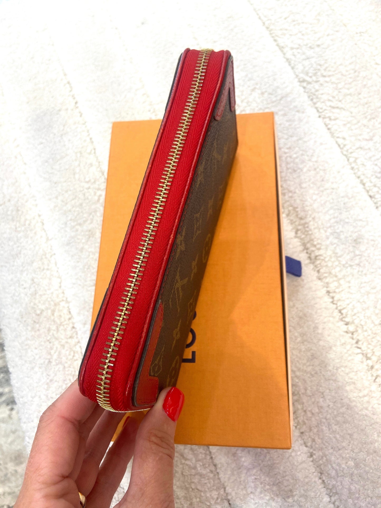 LOUIS VUITTON MONOGRAM RETIRO ZIPPY WALLET IN CHERRY