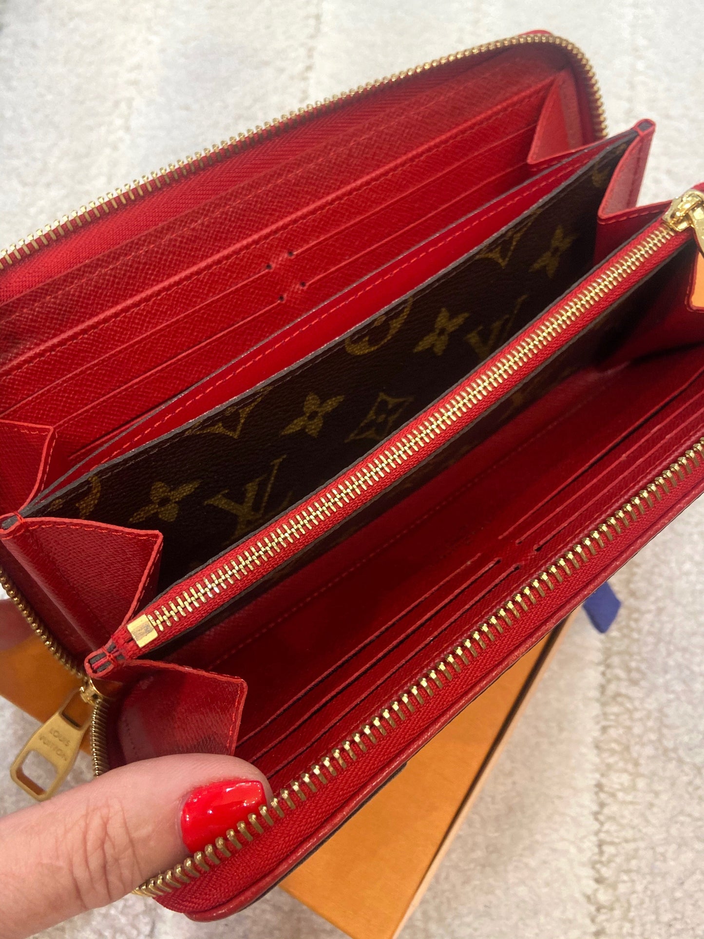 LOUIS VUITTON MONOGRAM RETIRO ZIPPY WALLET IN CHERRY