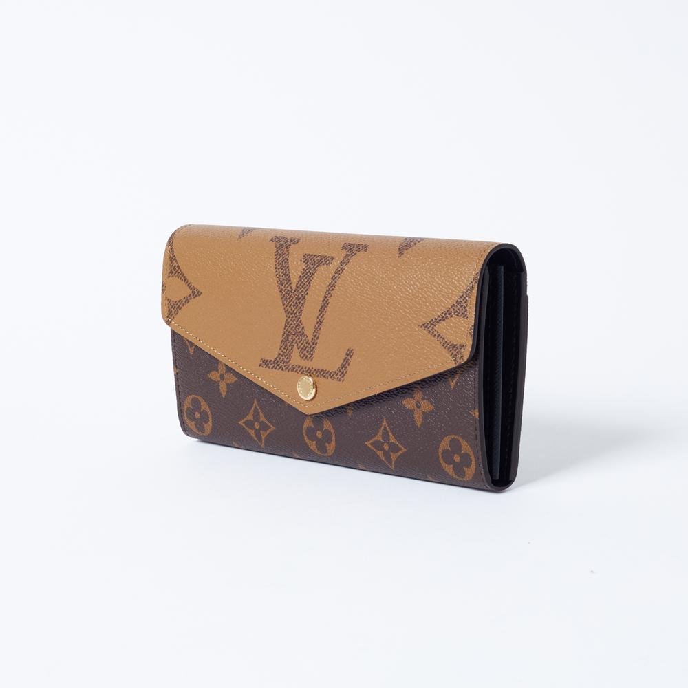 GLM-REVERSE GIANT MONOGRAM SARAH WALLET