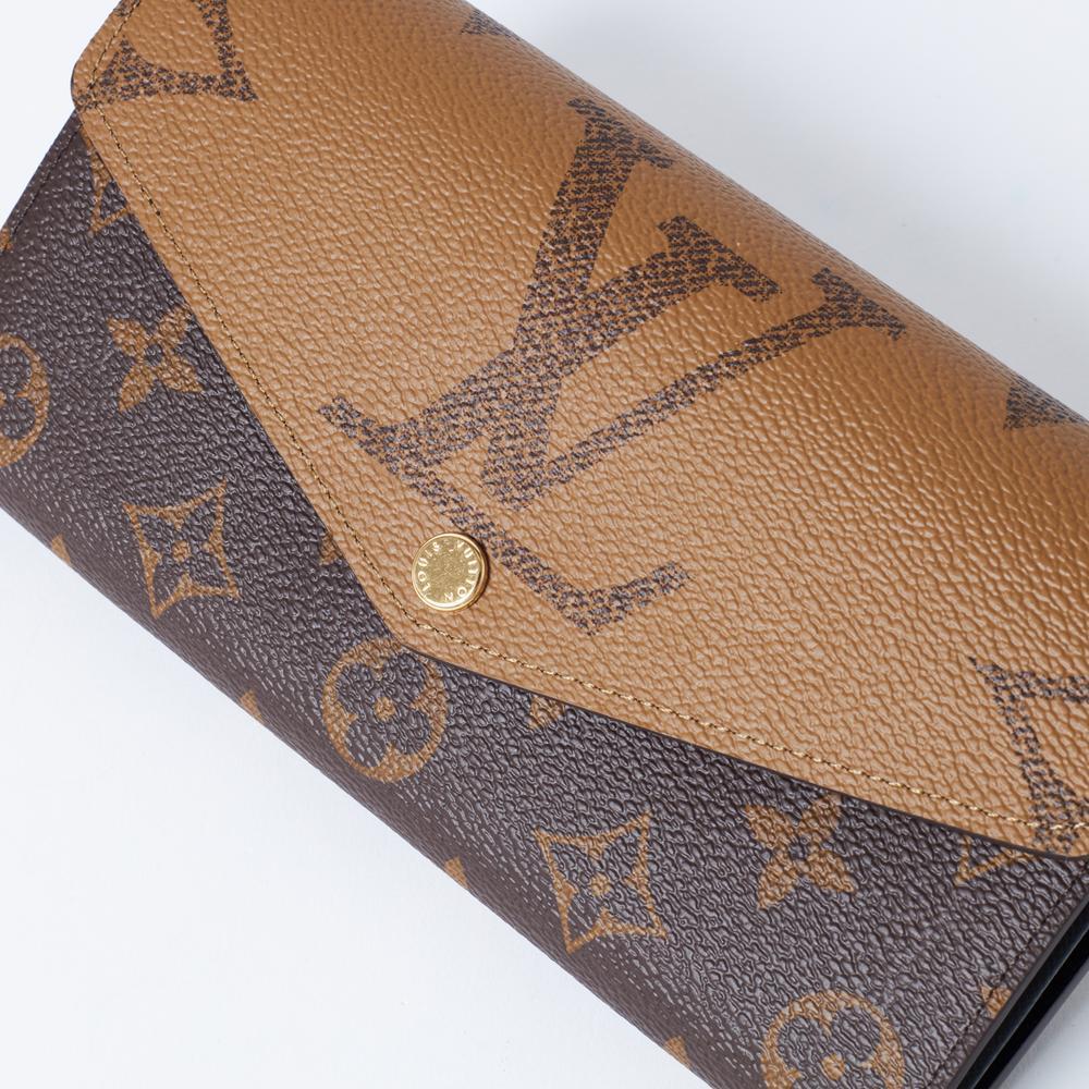 GLM-REVERSE GIANT MONOGRAM SARAH WALLET