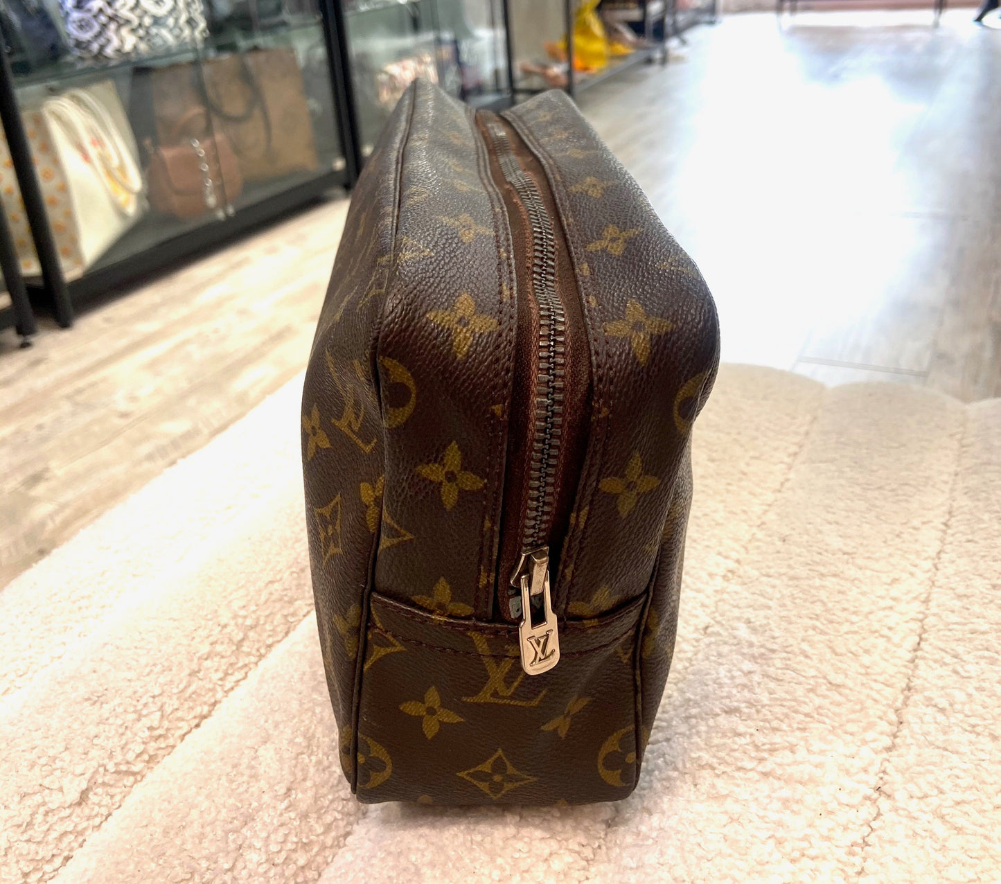 LOUIS VUITTON MONOGRAM TROUSSE TOILETTE 28 COSMETIC POUCH