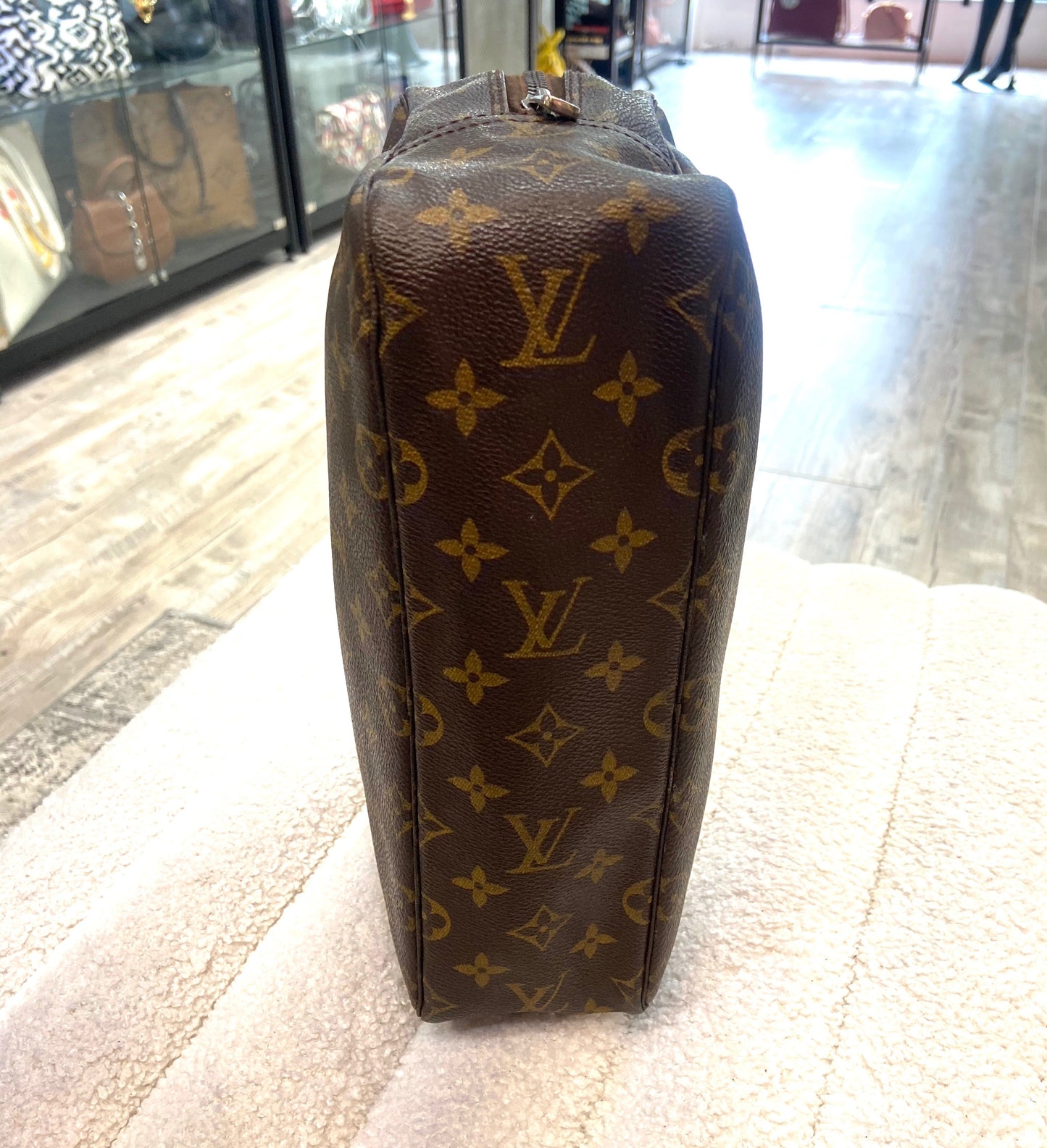 LOUIS VUITTON MONOGRAM TROUSSE TOILETTE 28 COSMETIC POUCH