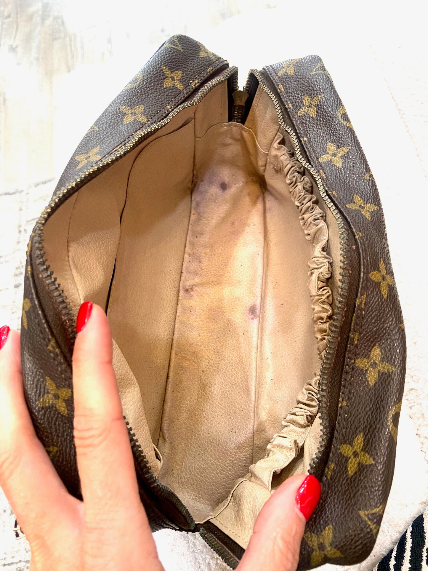 LOUIS VUITTON MONOGRAM TROUSSE TOILETTE 28 COSMETIC POUCH