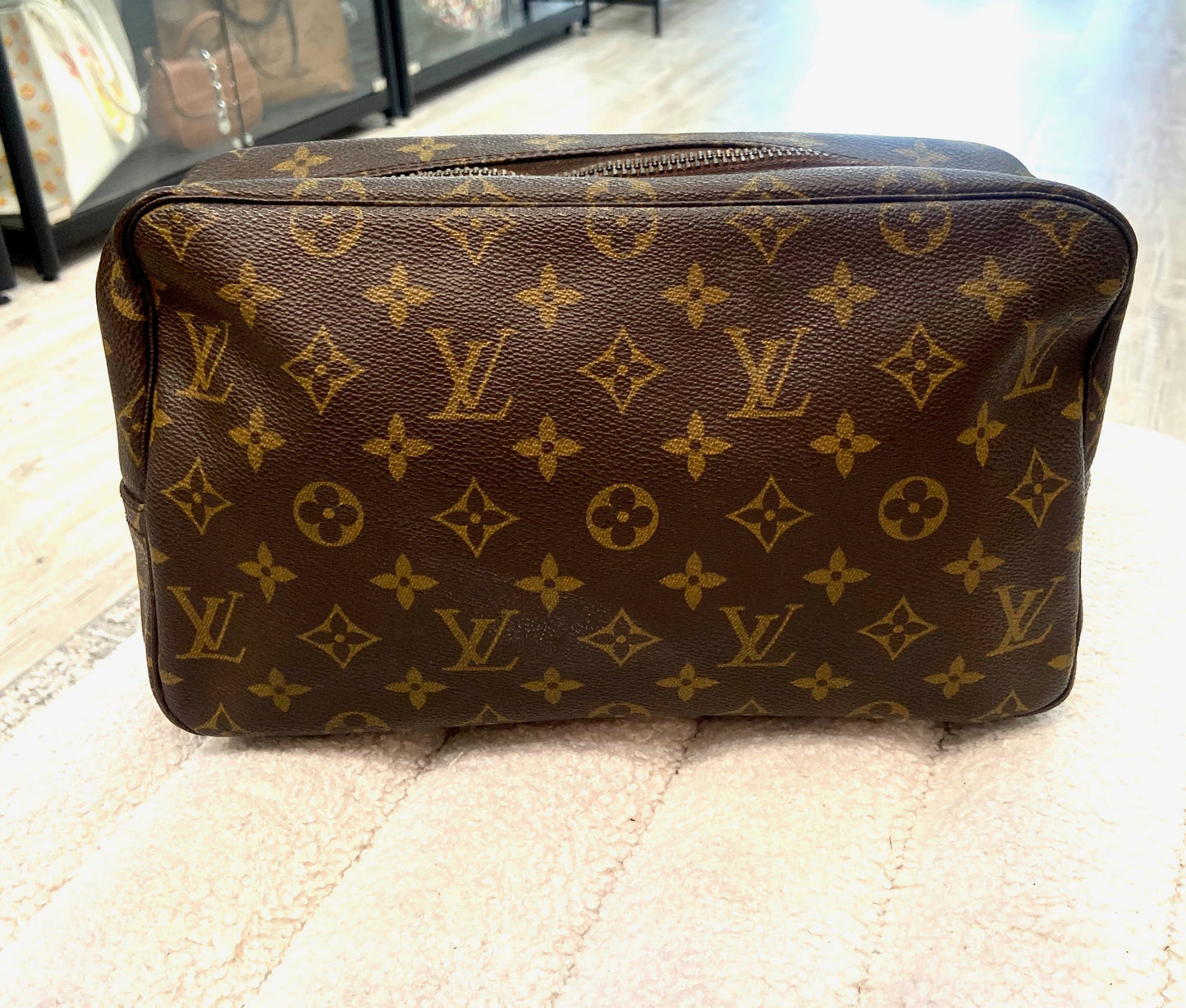 LOUIS VUITTON MONOGRAM TROUSSE TOILETTE 28 COSMETIC POUCH