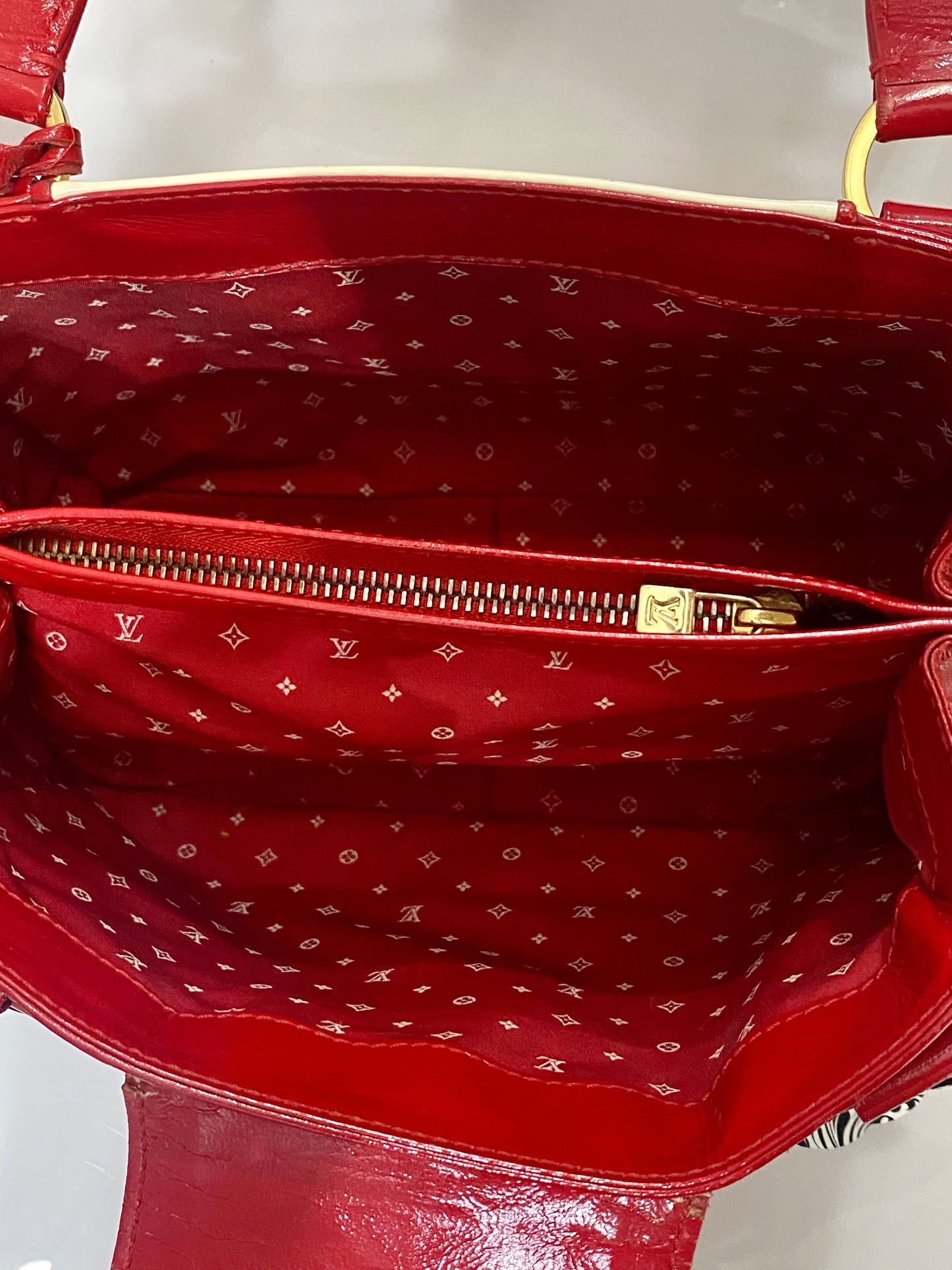 LOUIS VUITTON VERNIS LEATHER CRUISE SAC BICOLOR HANDBAG