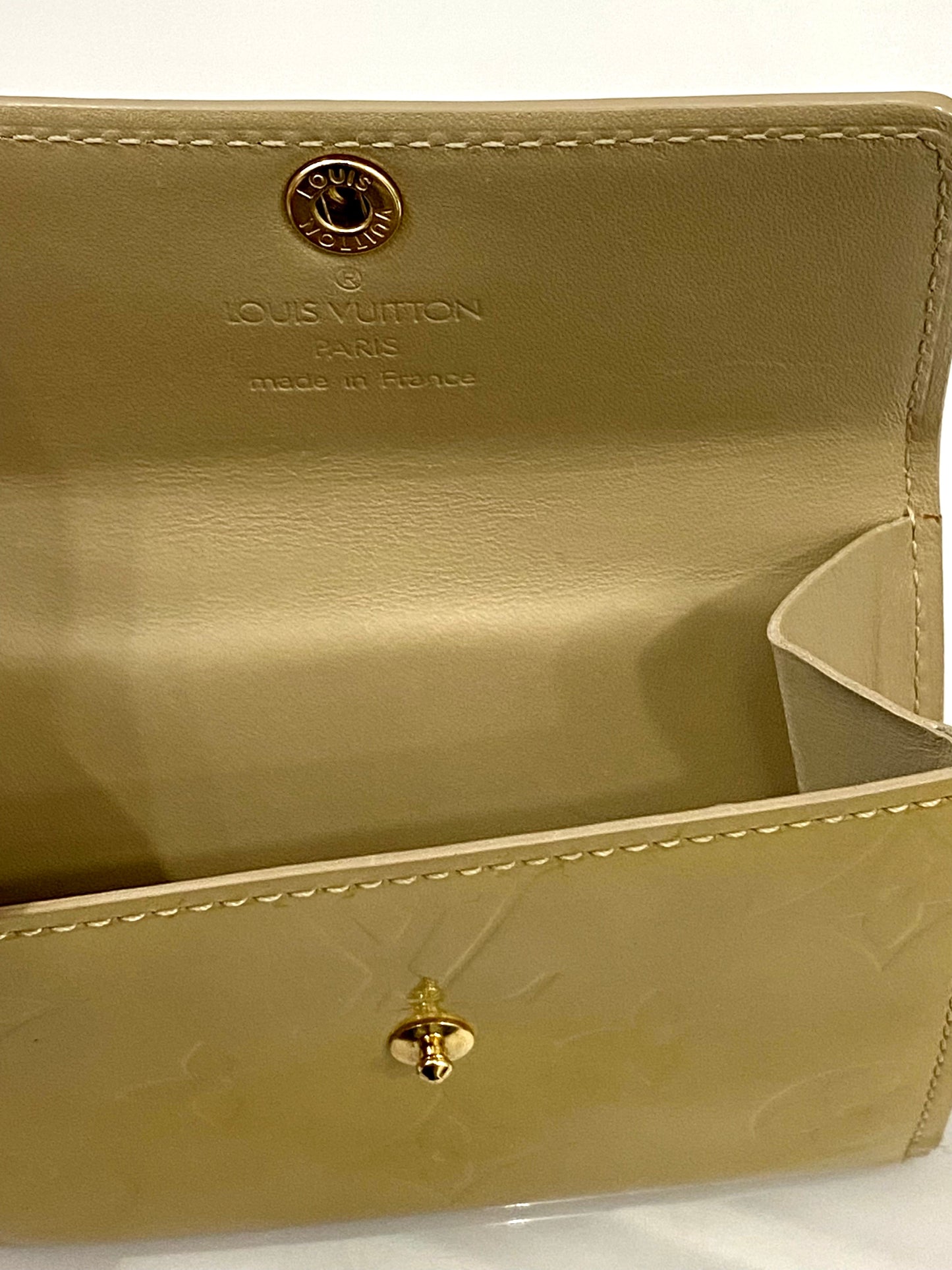 LOUIS VUITTON LUDLOW MONOGRAM EMBOSSED VENIS WALLET
