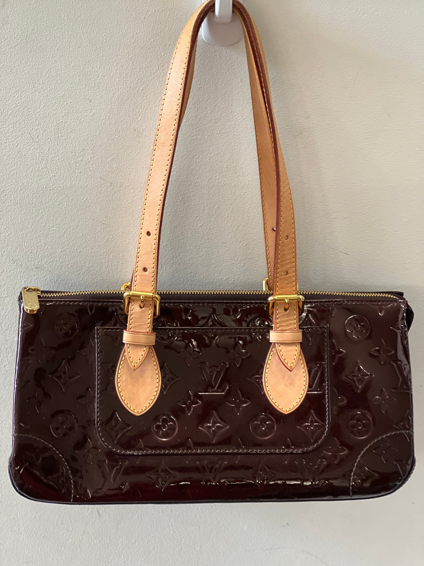 LOUIS VUITTON MONOGRAM VERNIS ROSEWOOD AVENUE BAG AMARANTE