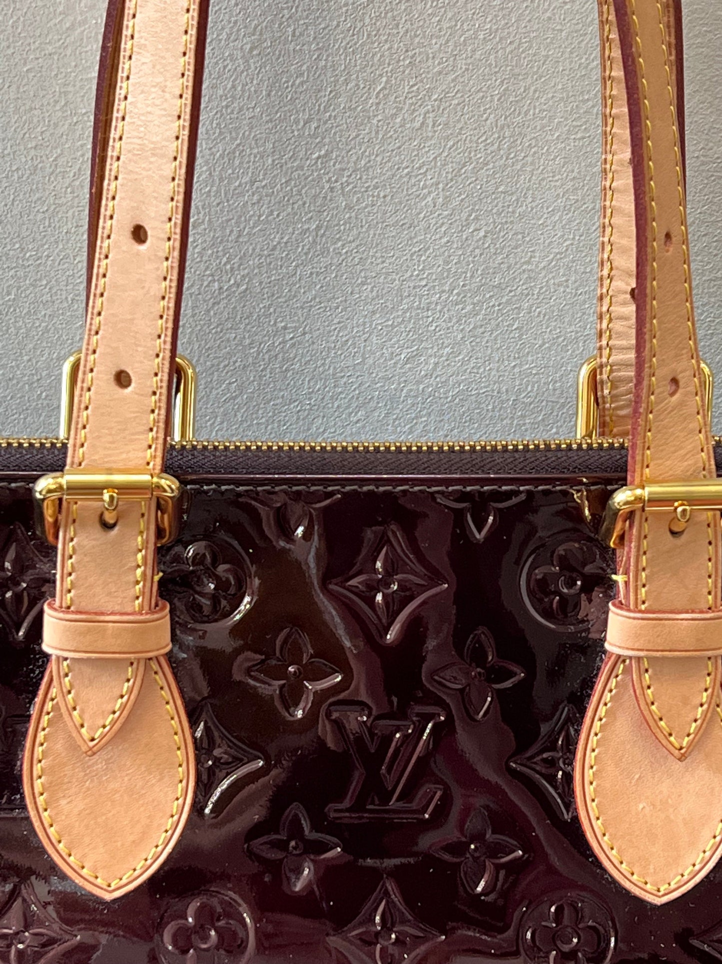 LOUIS VUITTON MONOGRAM VERNIS ROSEWOOD AVENUE BAG AMARANTE