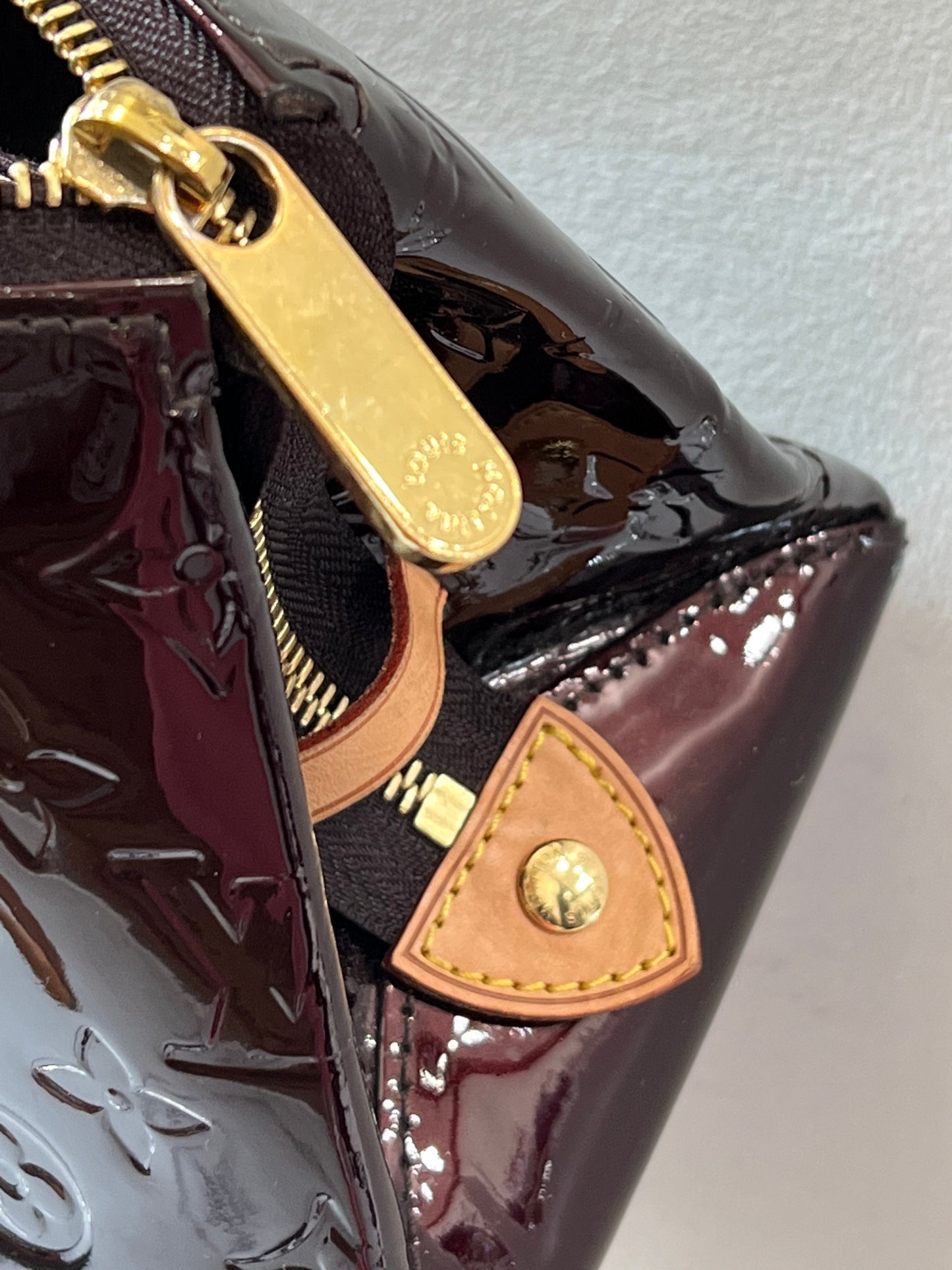 LOUIS VUITTON MONOGRAM VERNIS ROSEWOOD AVENUE BAG AMARANTE