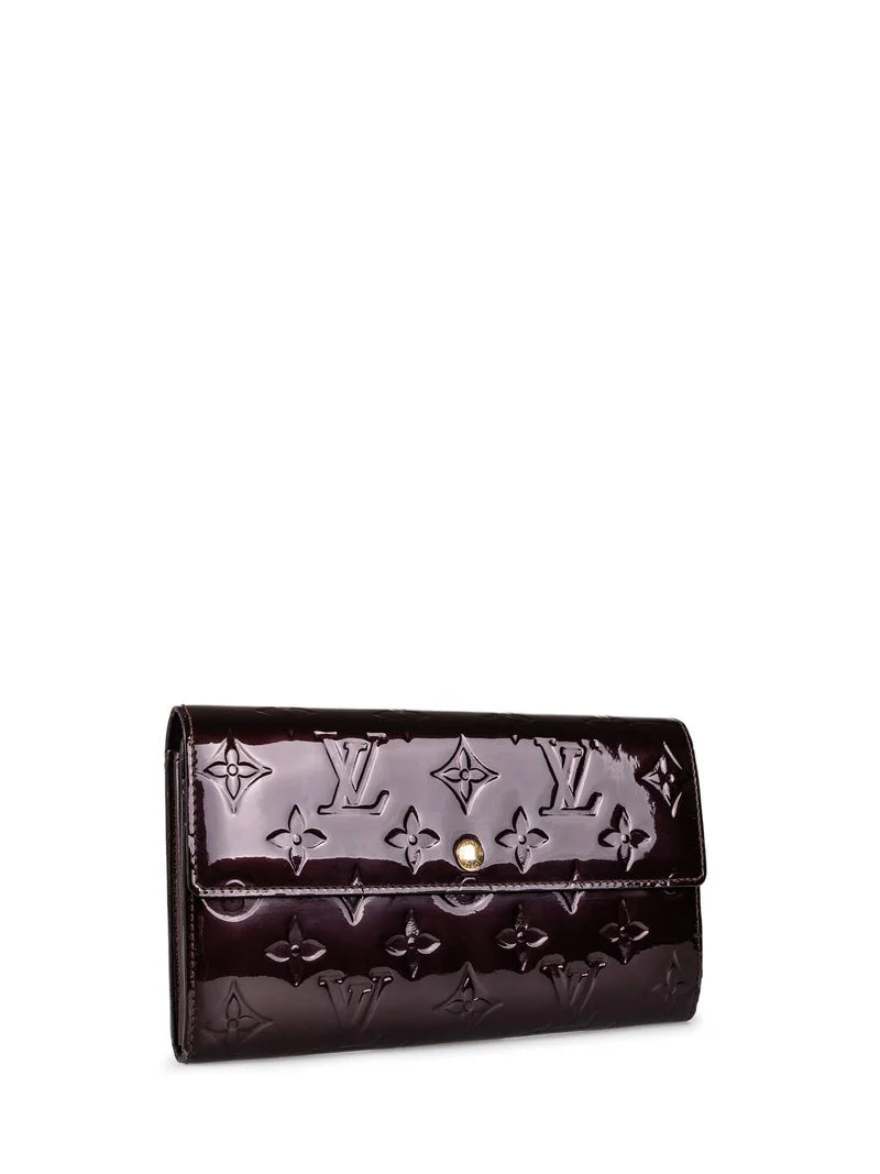 GLM-MONOGRAM VERNIS SARAH WALLET IN AMARANTE