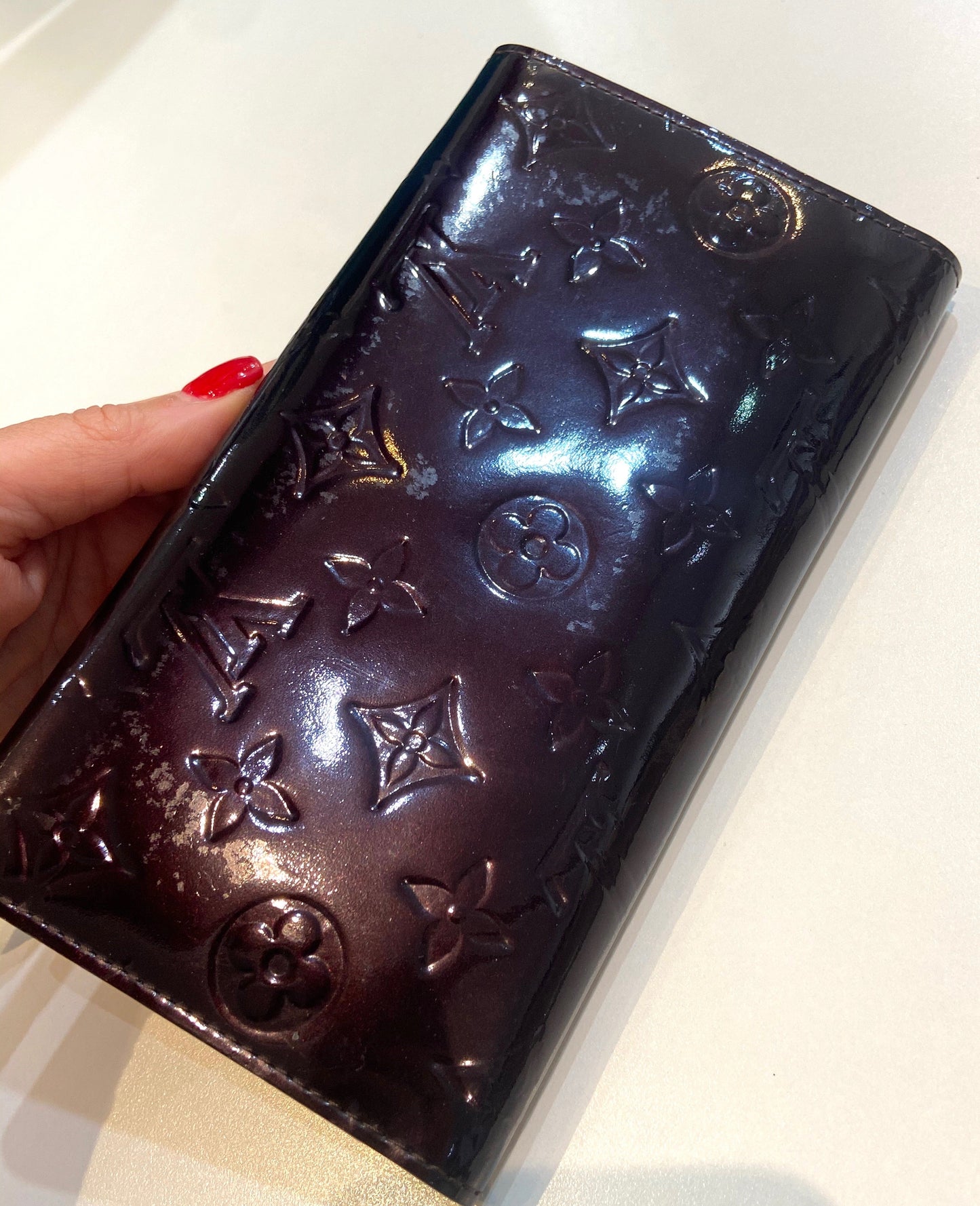 GLM-MONOGRAM VERNIS SARAH WALLET IN AMARANTE