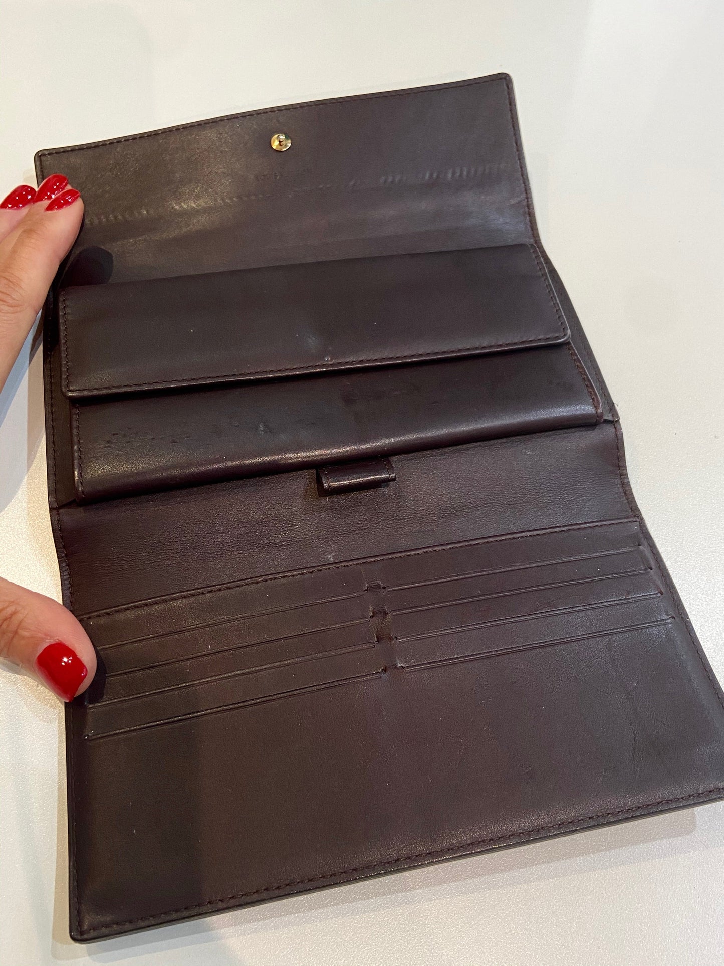GLM-MONOGRAM VERNIS SARAH WALLET IN AMARANTE