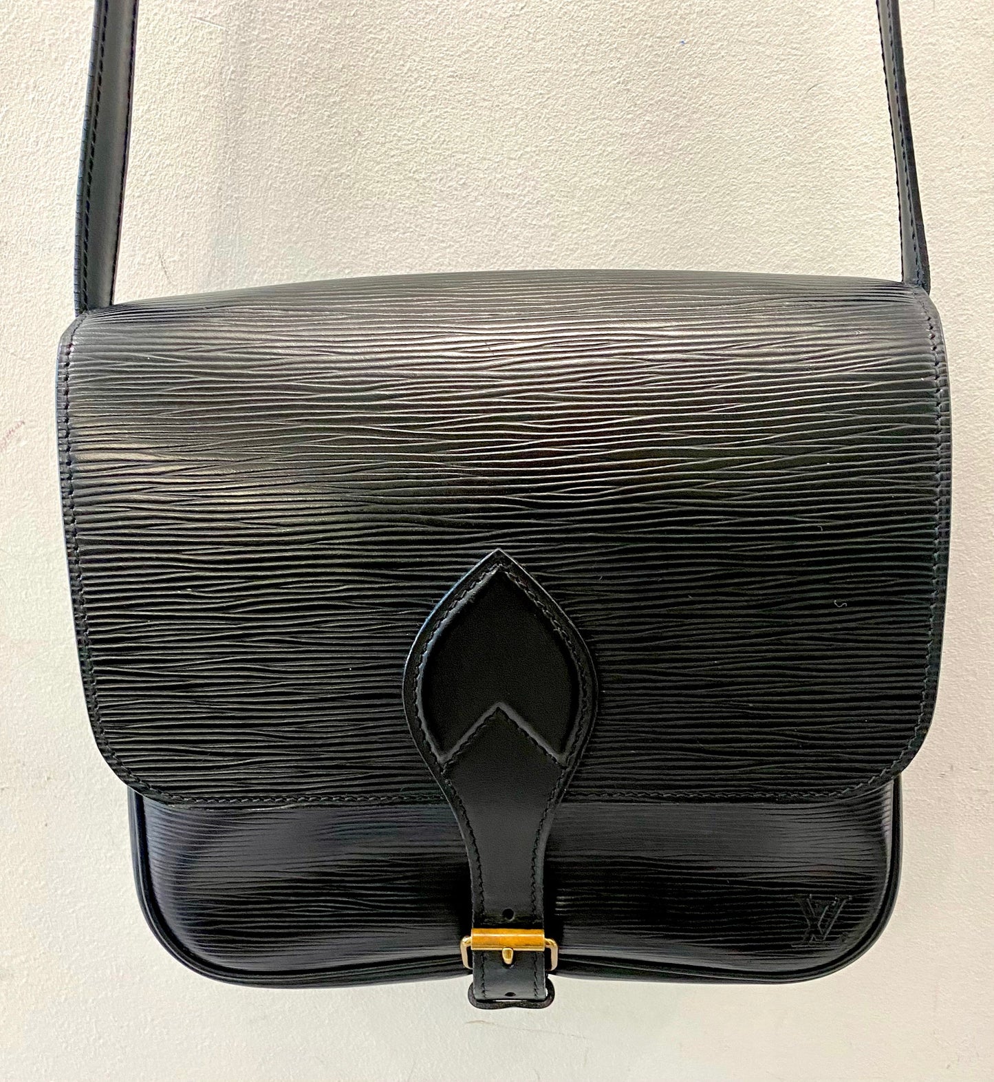 LOUIS VUITTON EPI LEATHER CARTOUCHIERE CROSSBODY BAG