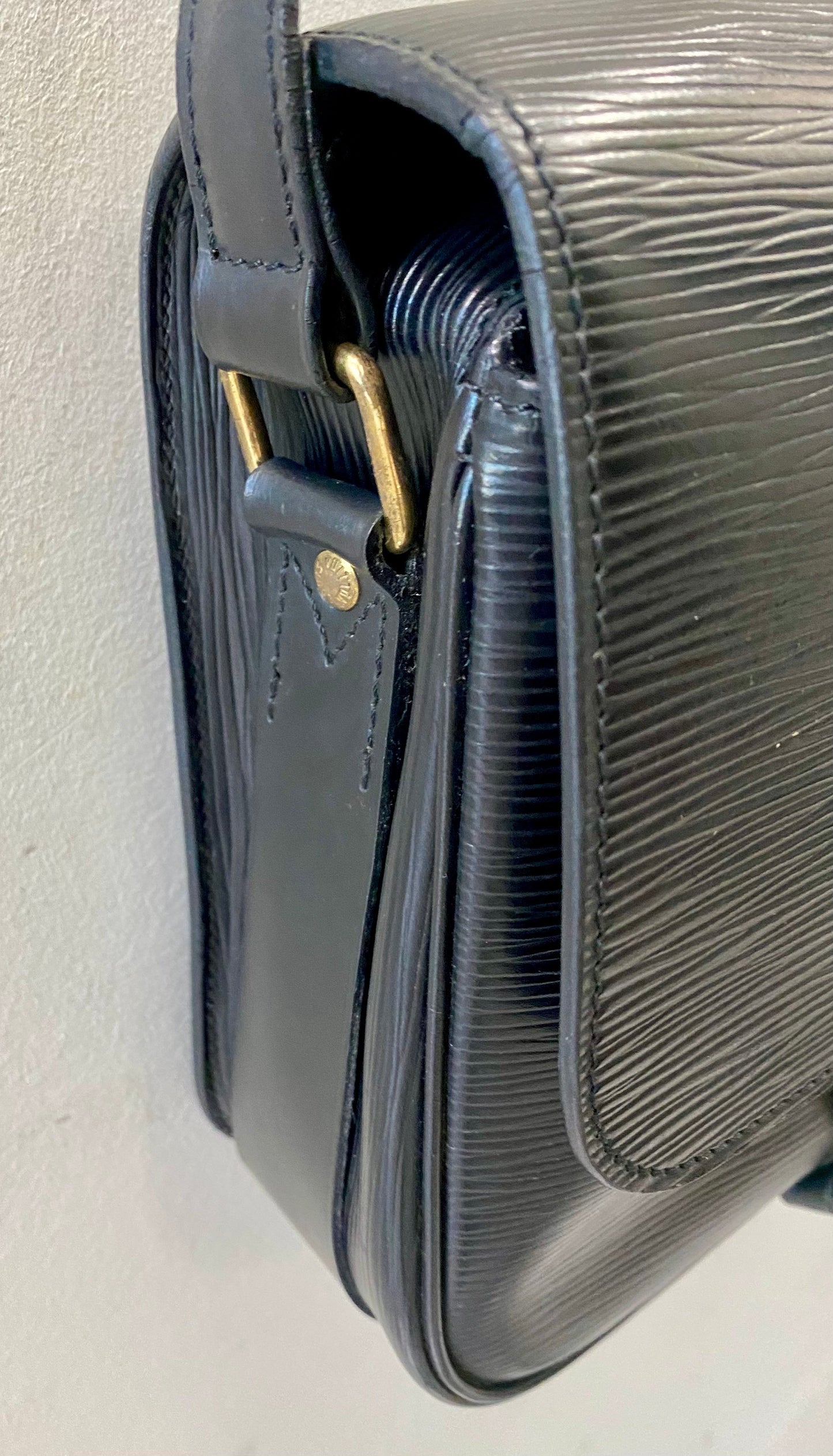 LOUIS VUITTON EPI LEATHER CARTOUCHIERE CROSSBODY BAG