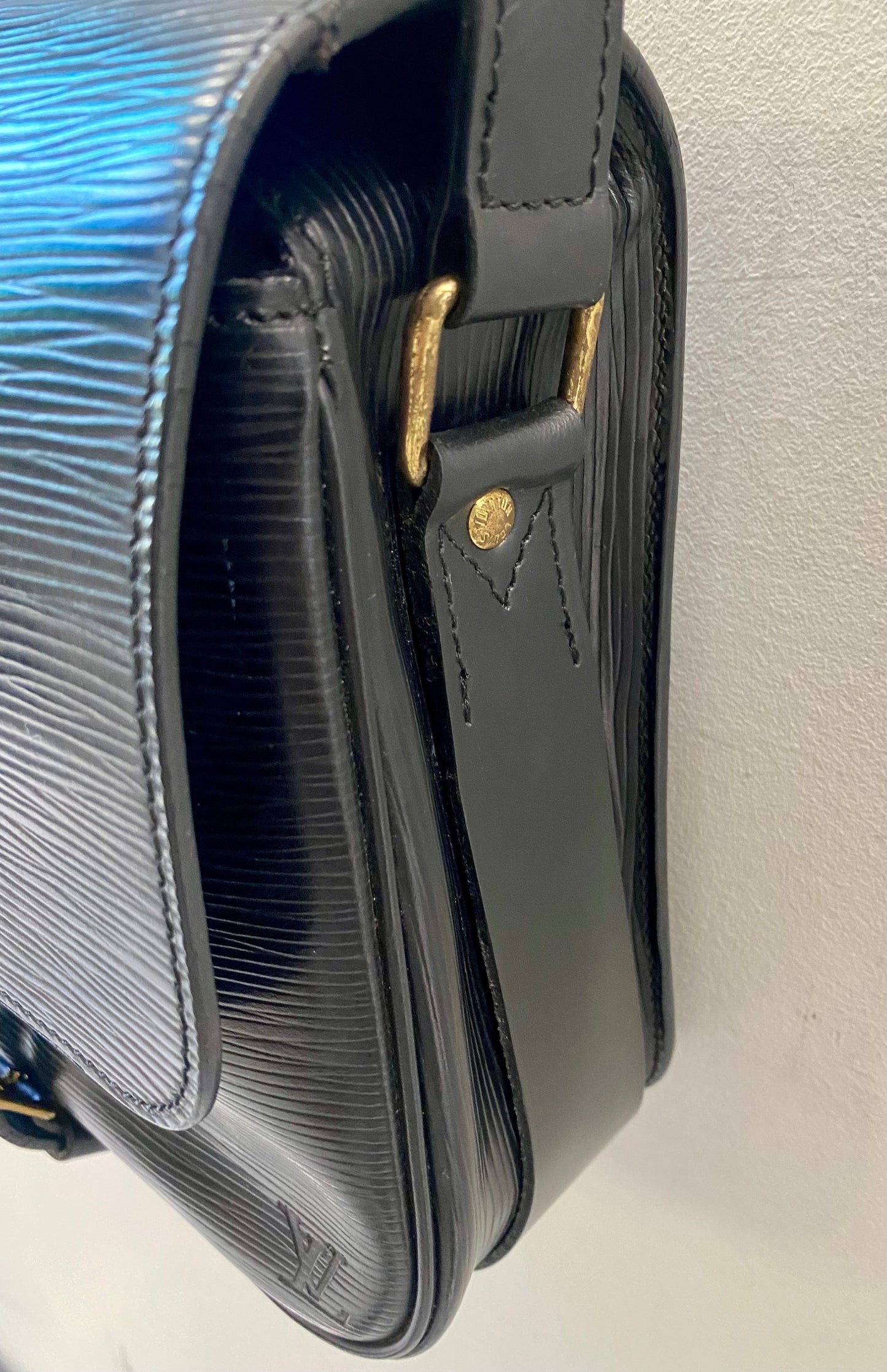 LOUIS VUITTON EPI LEATHER CARTOUCHIERE CROSSBODY BAG