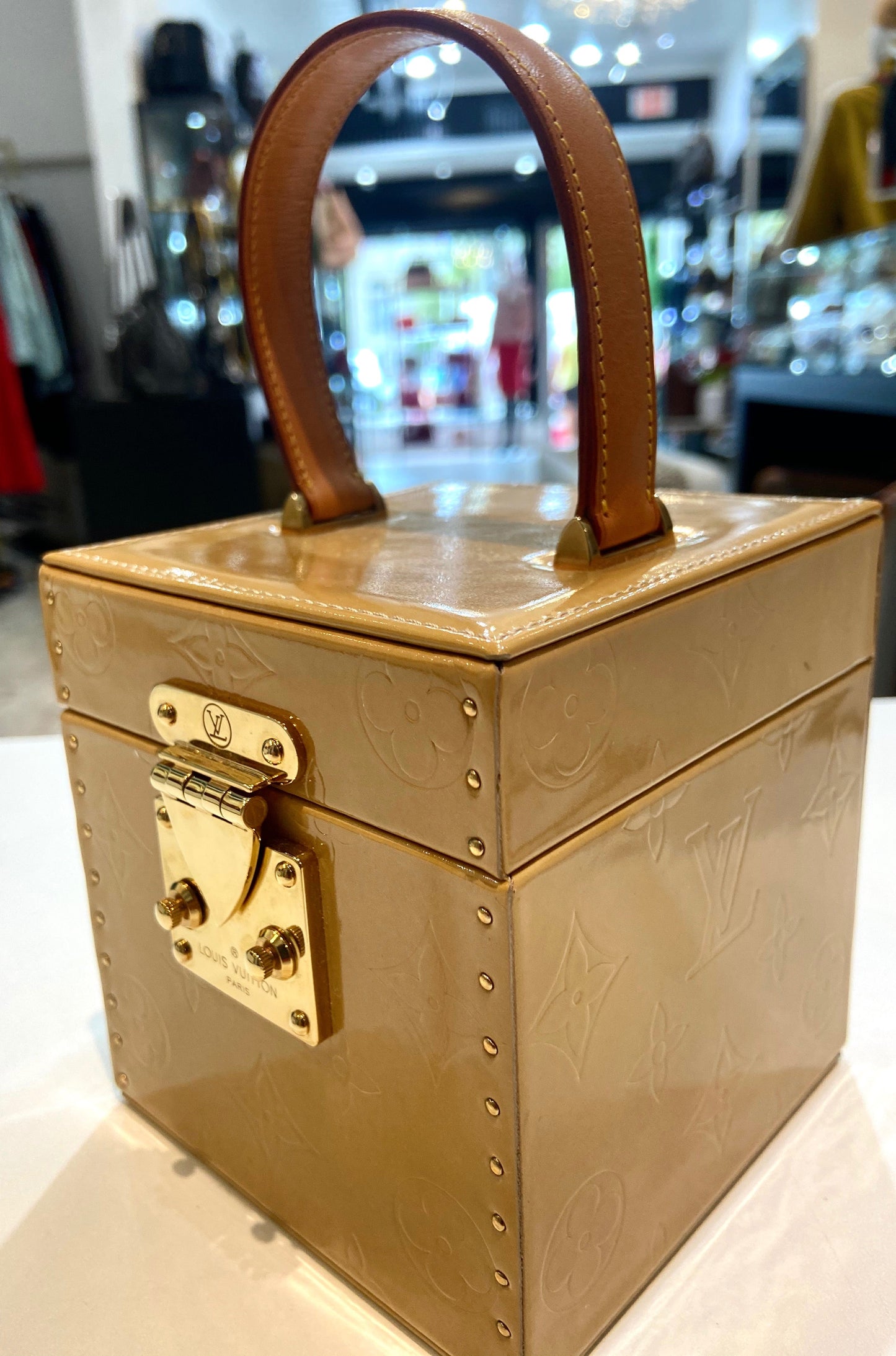 LOUIS VUITTON MONOGRAM VERNIS LEATHER BLEEKER COSMETIC HANDBAG