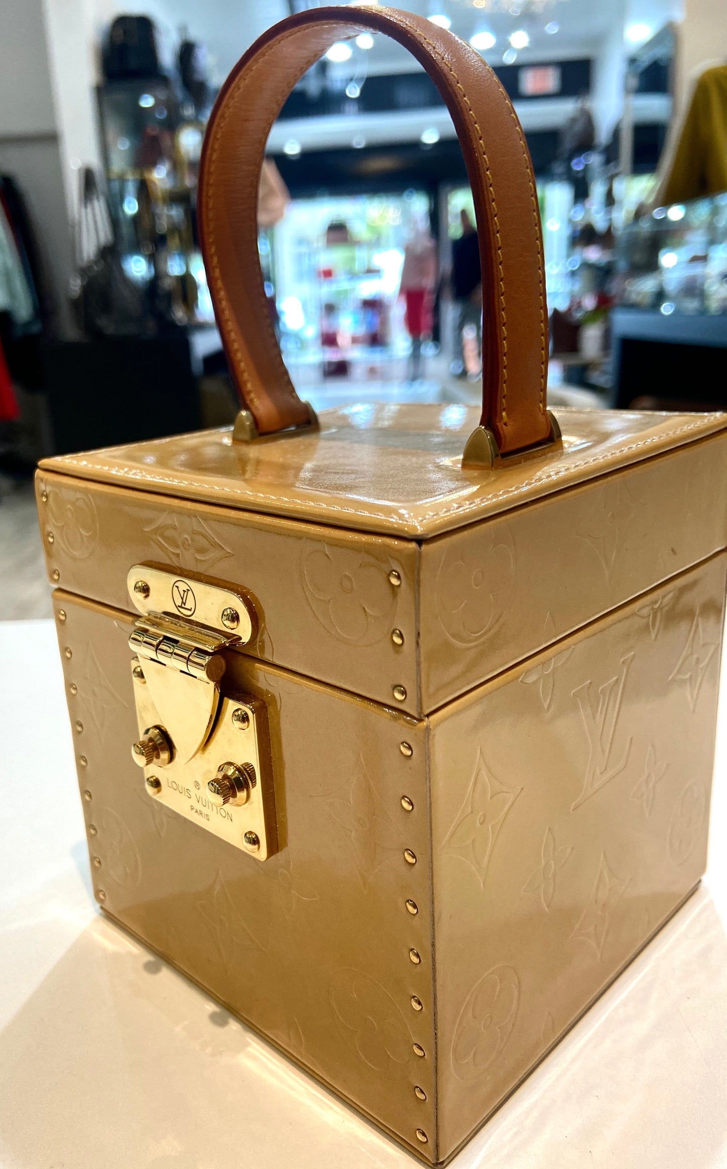 LOUIS VUITTON MONOGRAM VERNIS LEATHER BLEEKER COSMETIC HANDBAG
