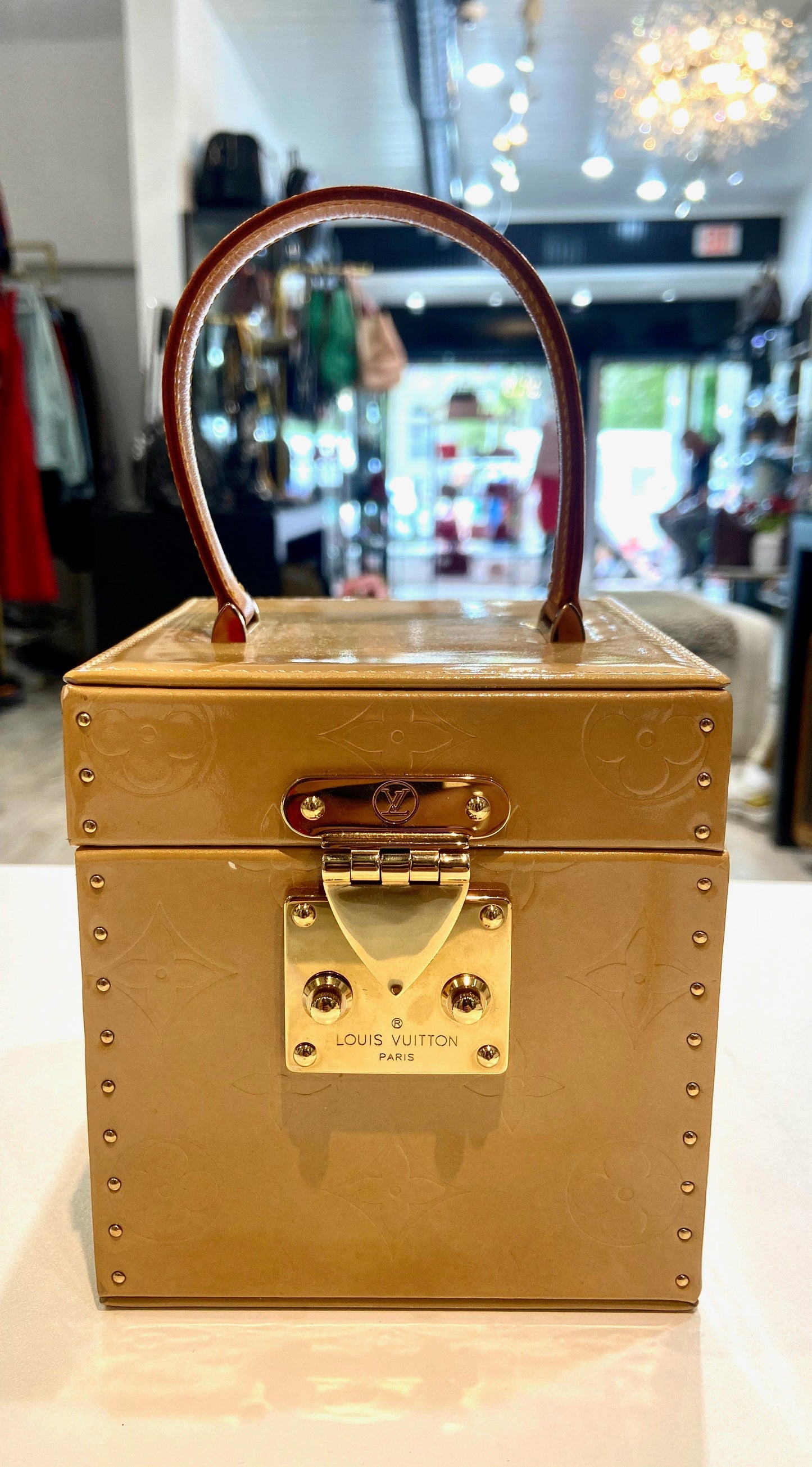 LOUIS VUITTON MONOGRAM VERNIS LEATHER BLEEKER COSMETIC HANDBAG