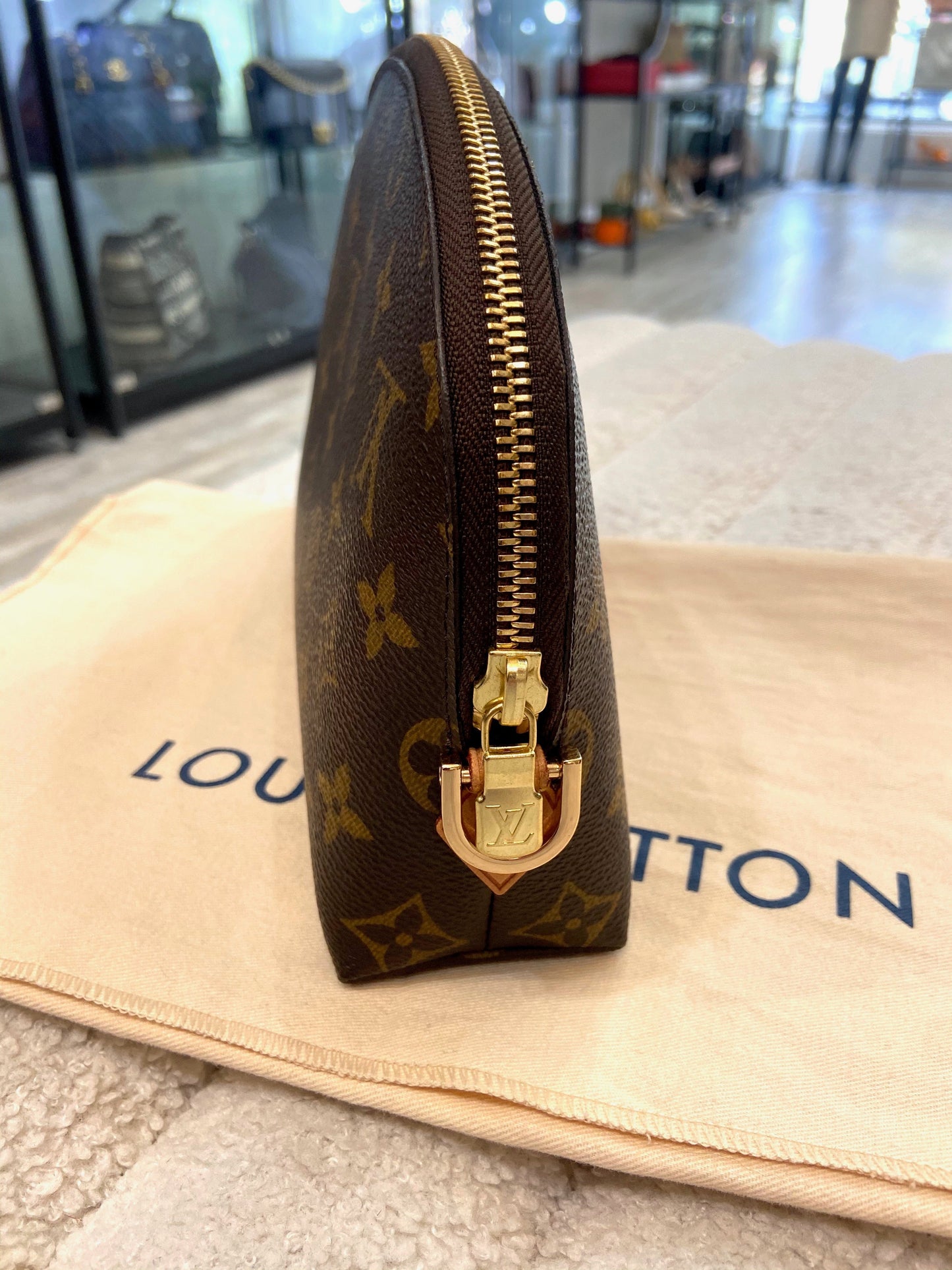 LOUIS VUITTON MONOGRAM COSMETIC POUCH GM-HS